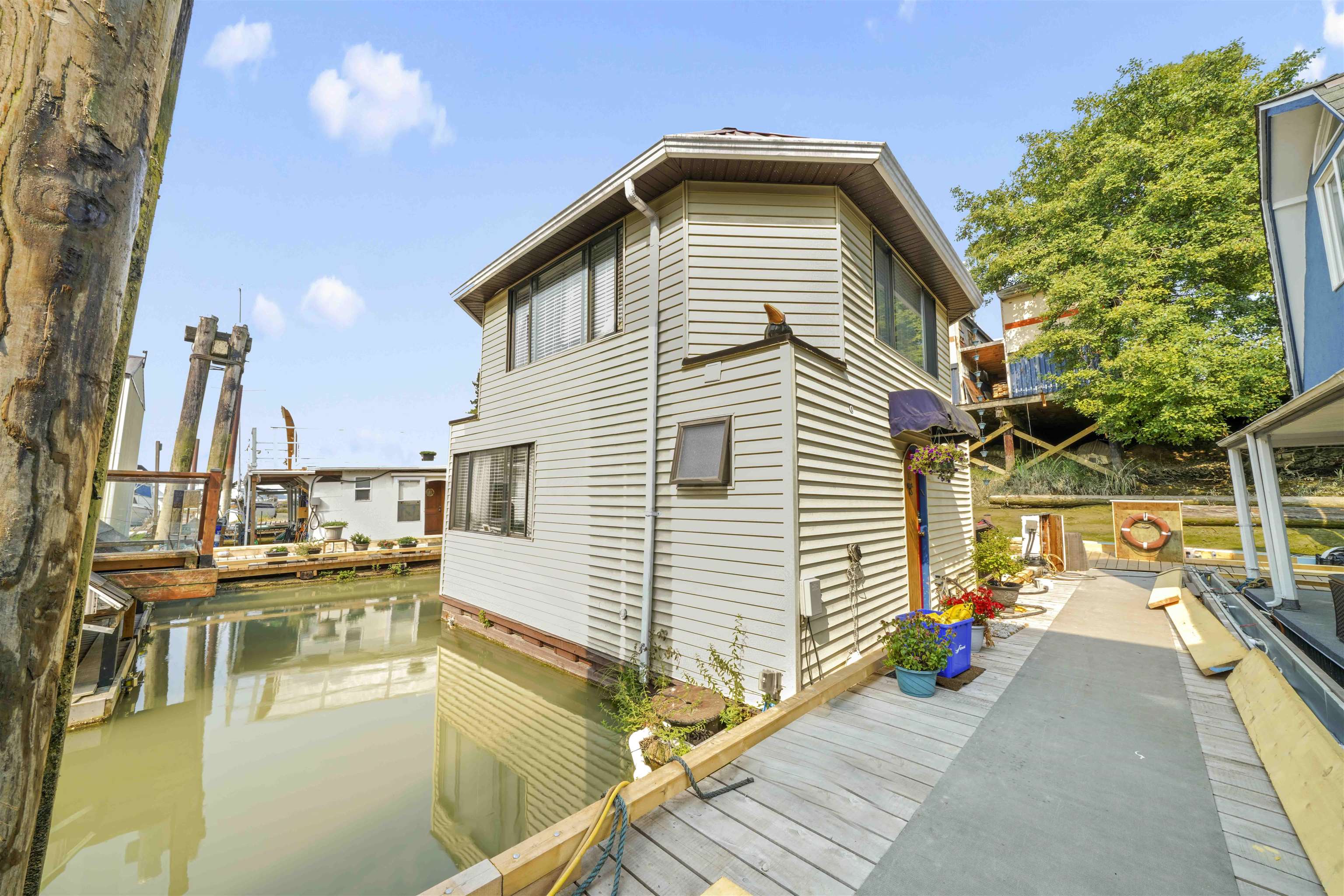 10 23000 DYKE ROAD Unit: 10
