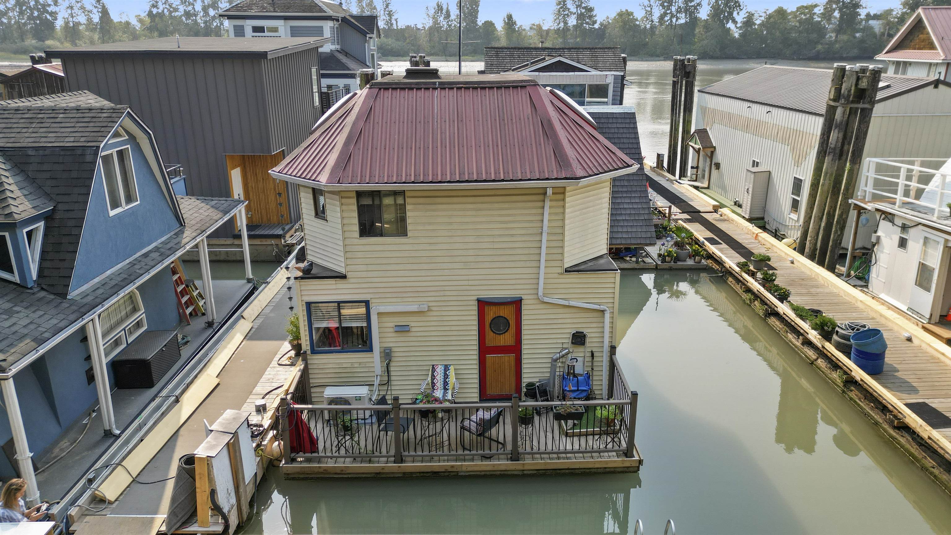 10 23000 DYKE ROAD Unit: 10