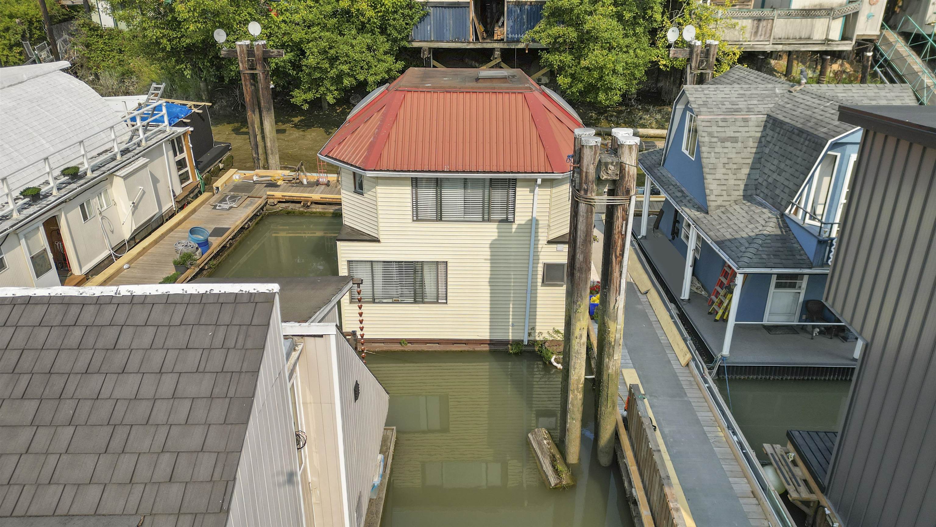 10 23000 DYKE ROAD Unit: 10