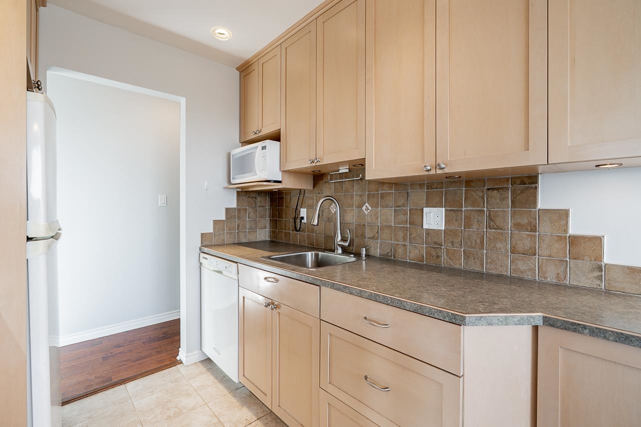 318 3080 LONSDALE AVENUE Unit: 318