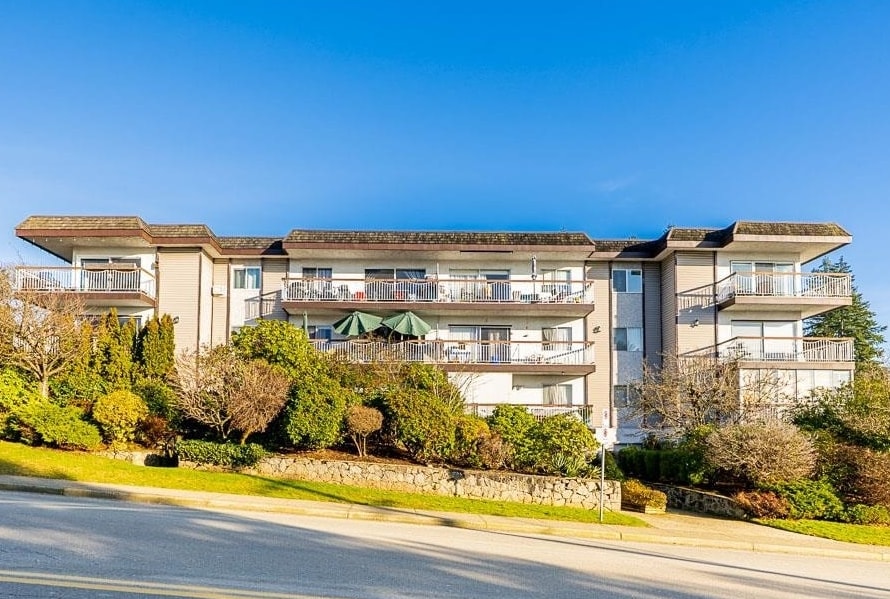 318 3080 LONSDALE AVENUE Unit: 318