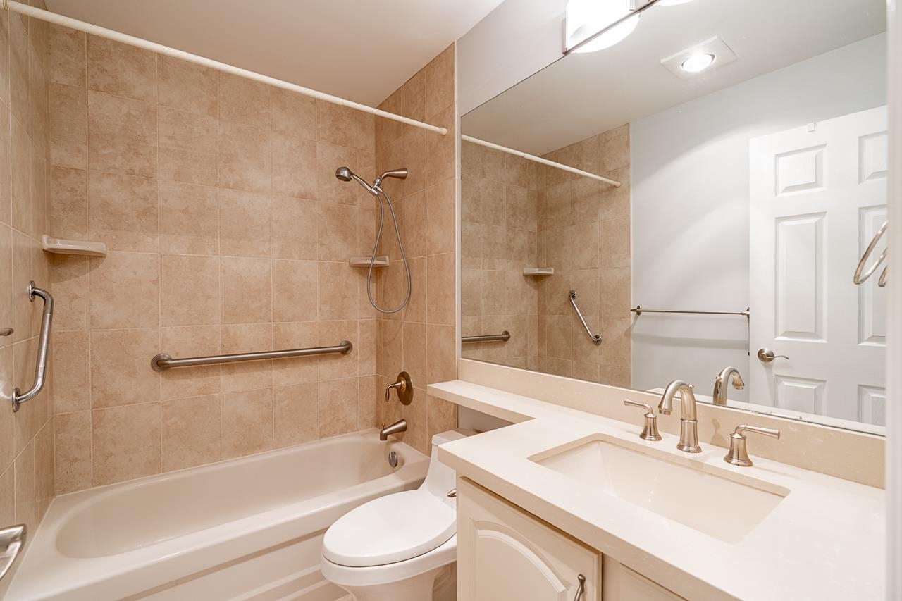 318 3080 LONSDALE AVENUE Unit: 318