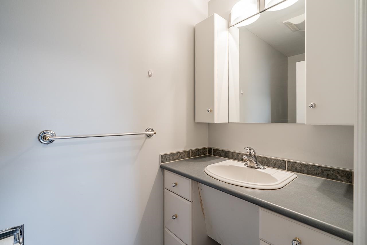 318 3080 LONSDALE AVENUE Unit: 318