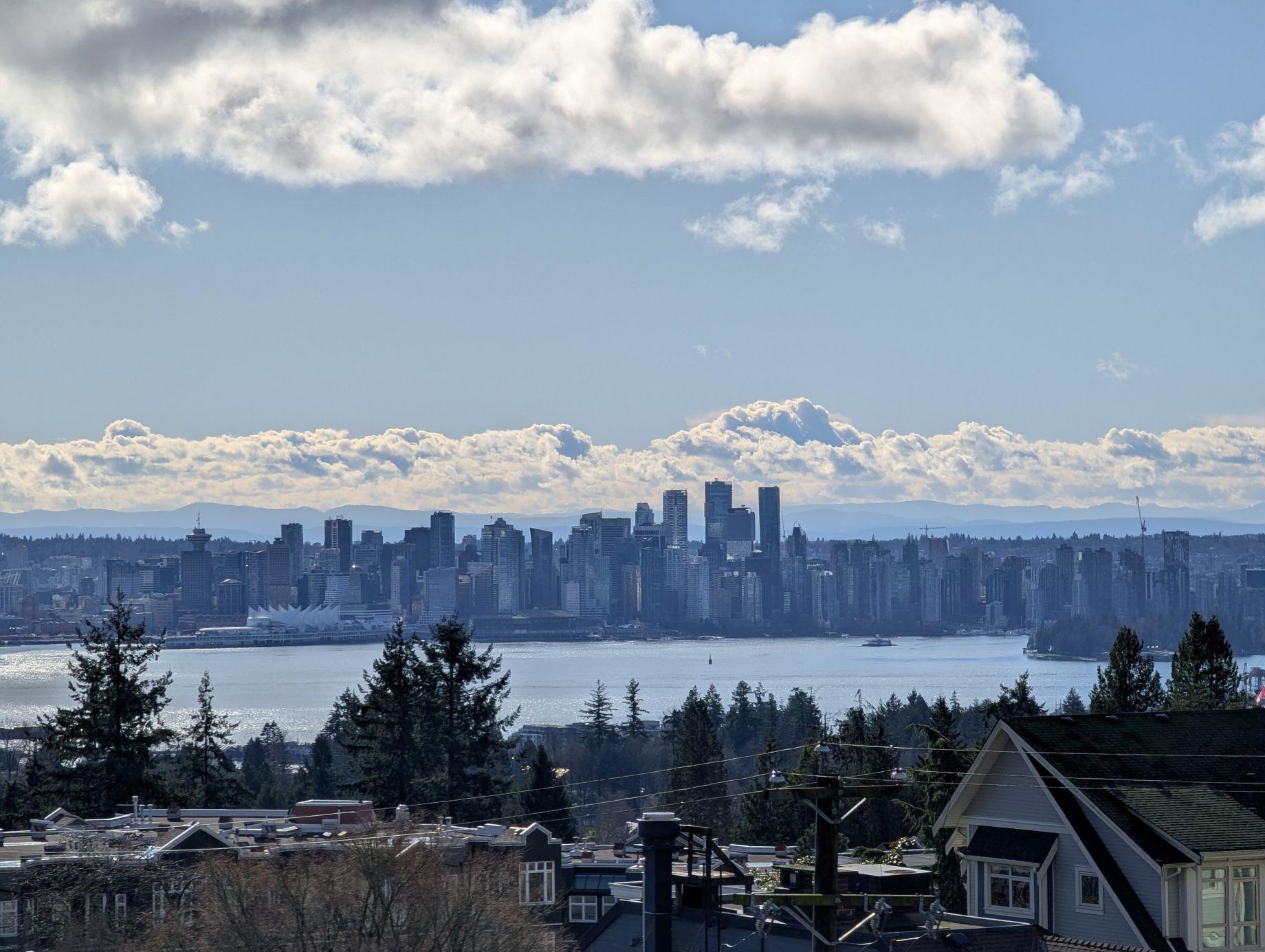 318 3080 LONSDALE AVENUE Unit: 318