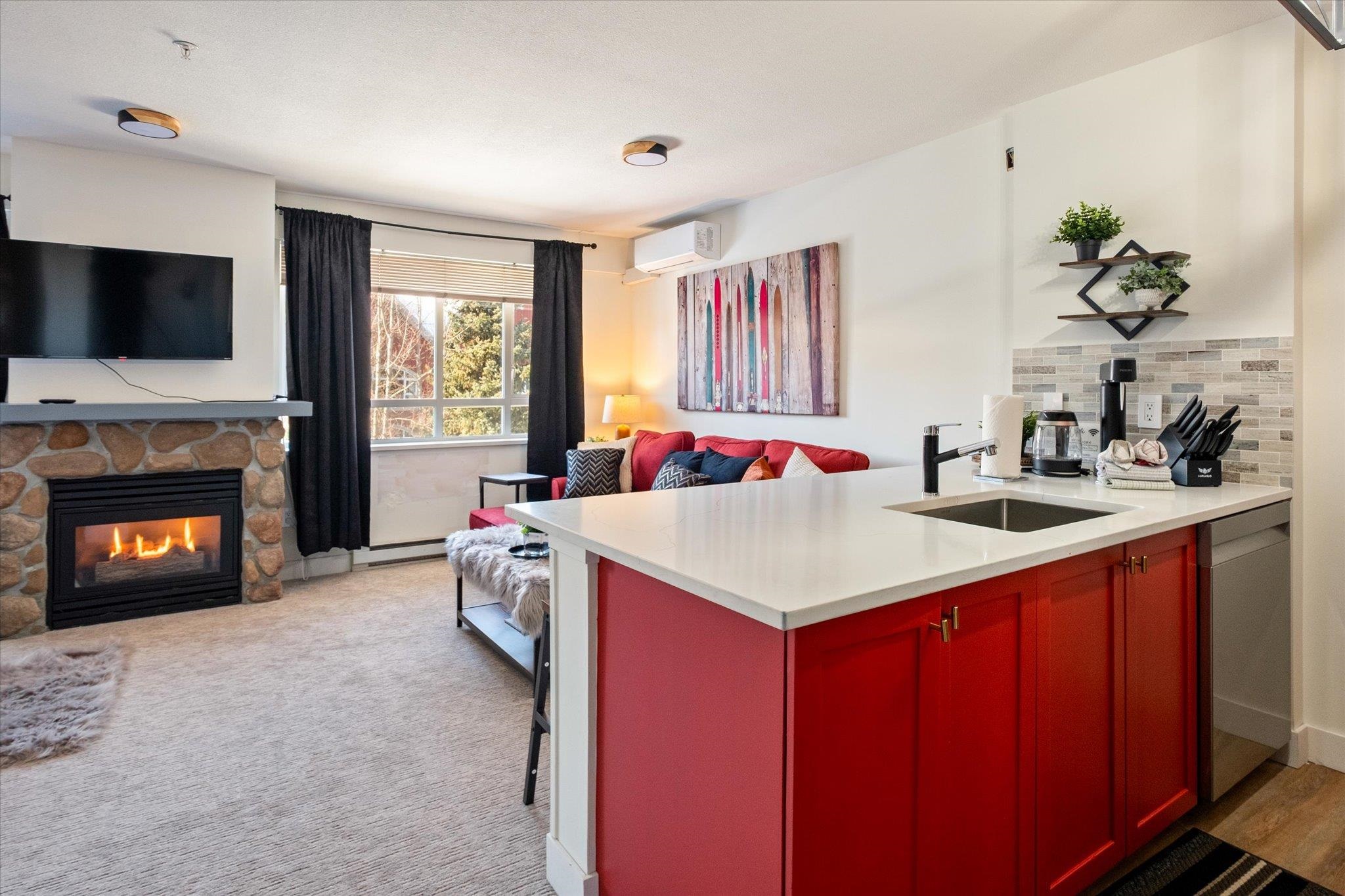 425 4314 MAIN STREET Unit: 425