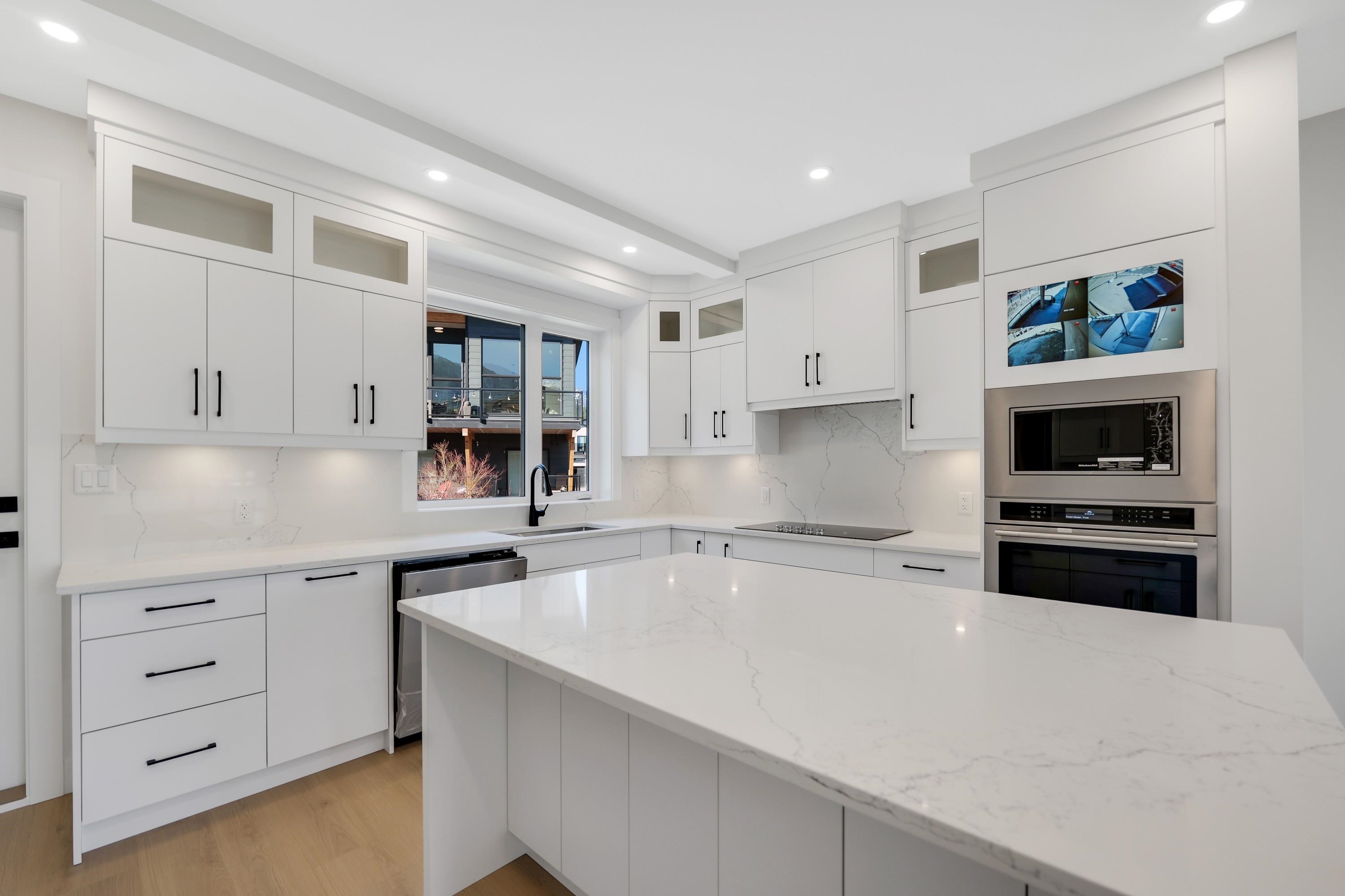 1002 PHARE CRESCENT