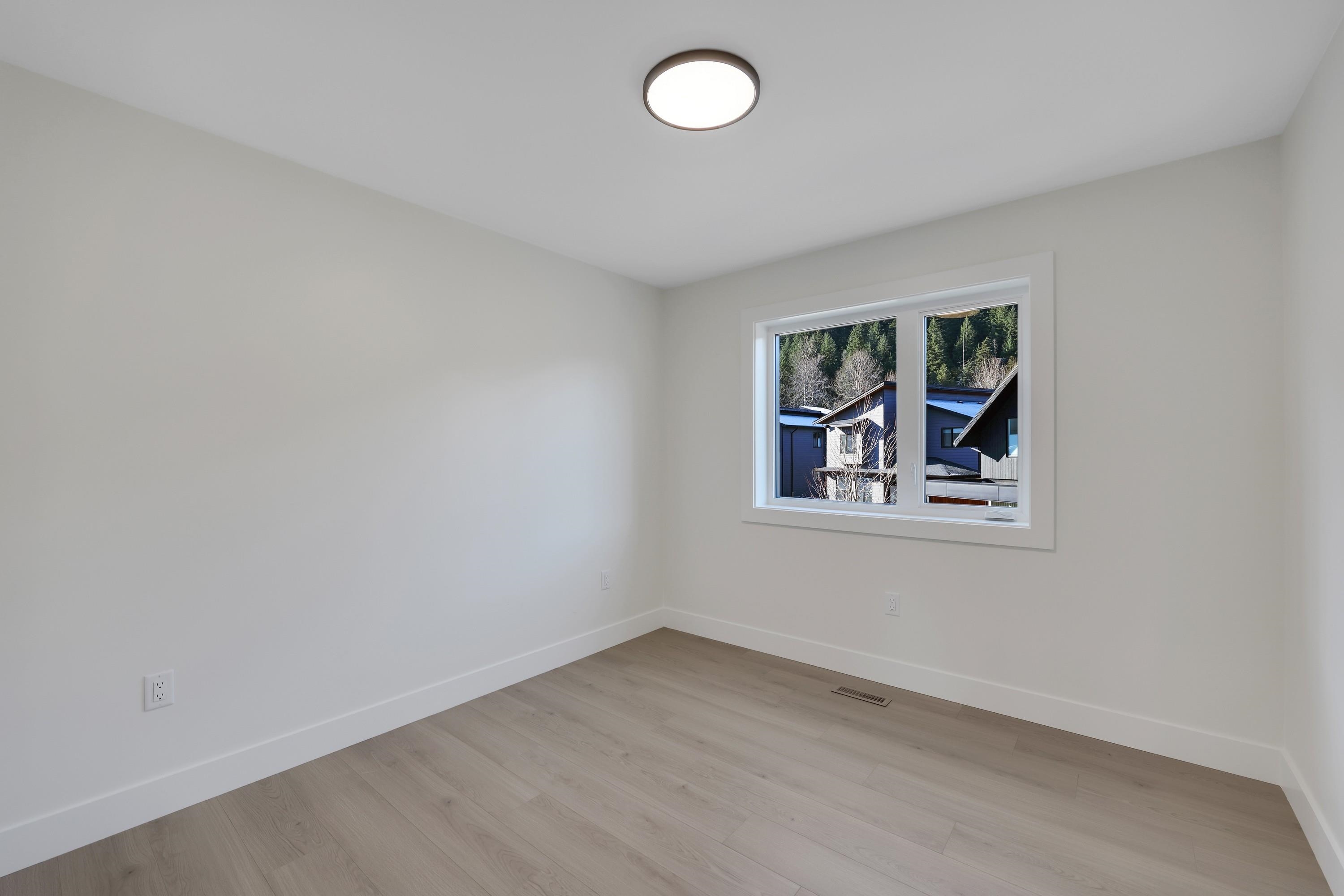 1002 PHARE CRESCENT