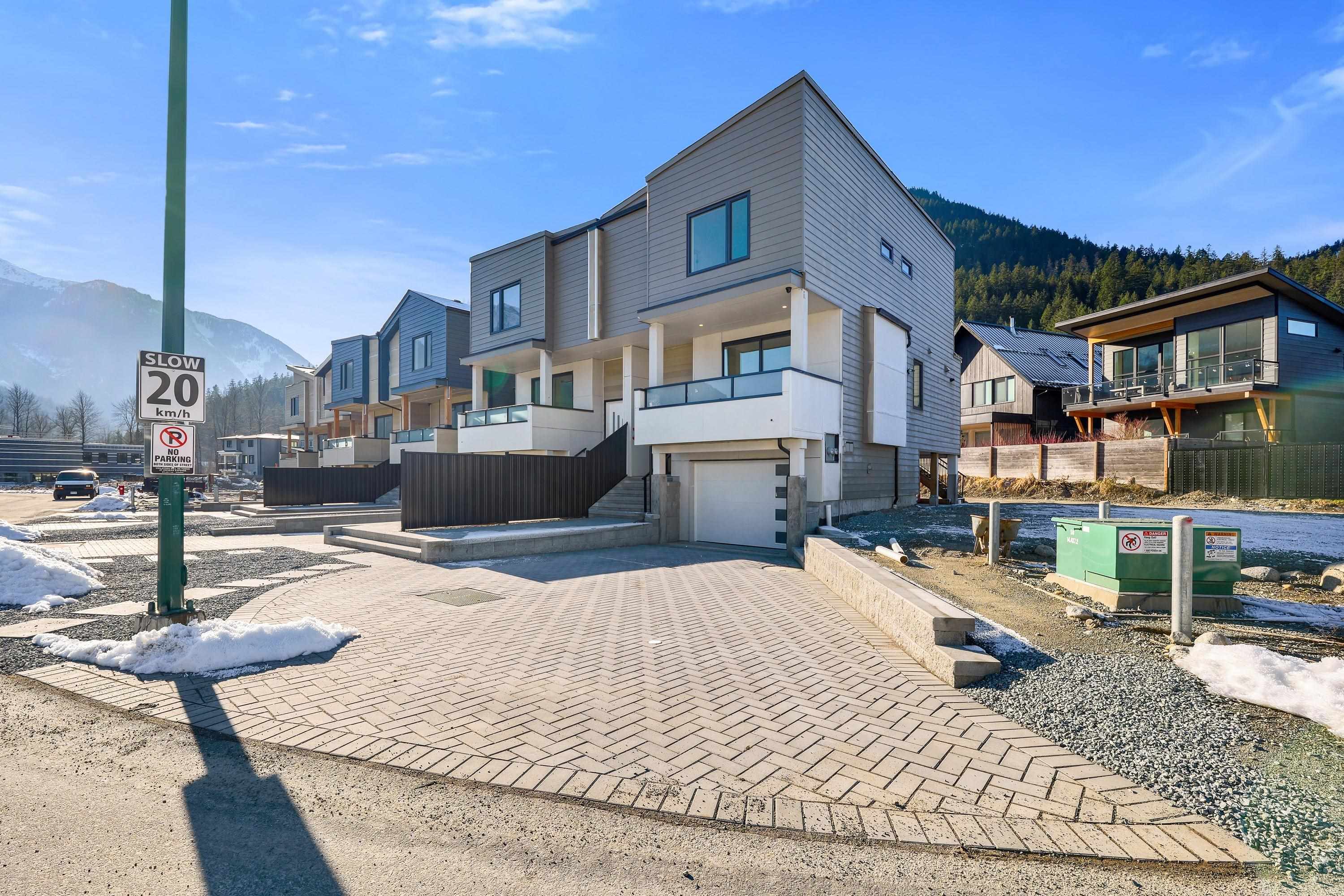 1002 PHARE CRESCENT