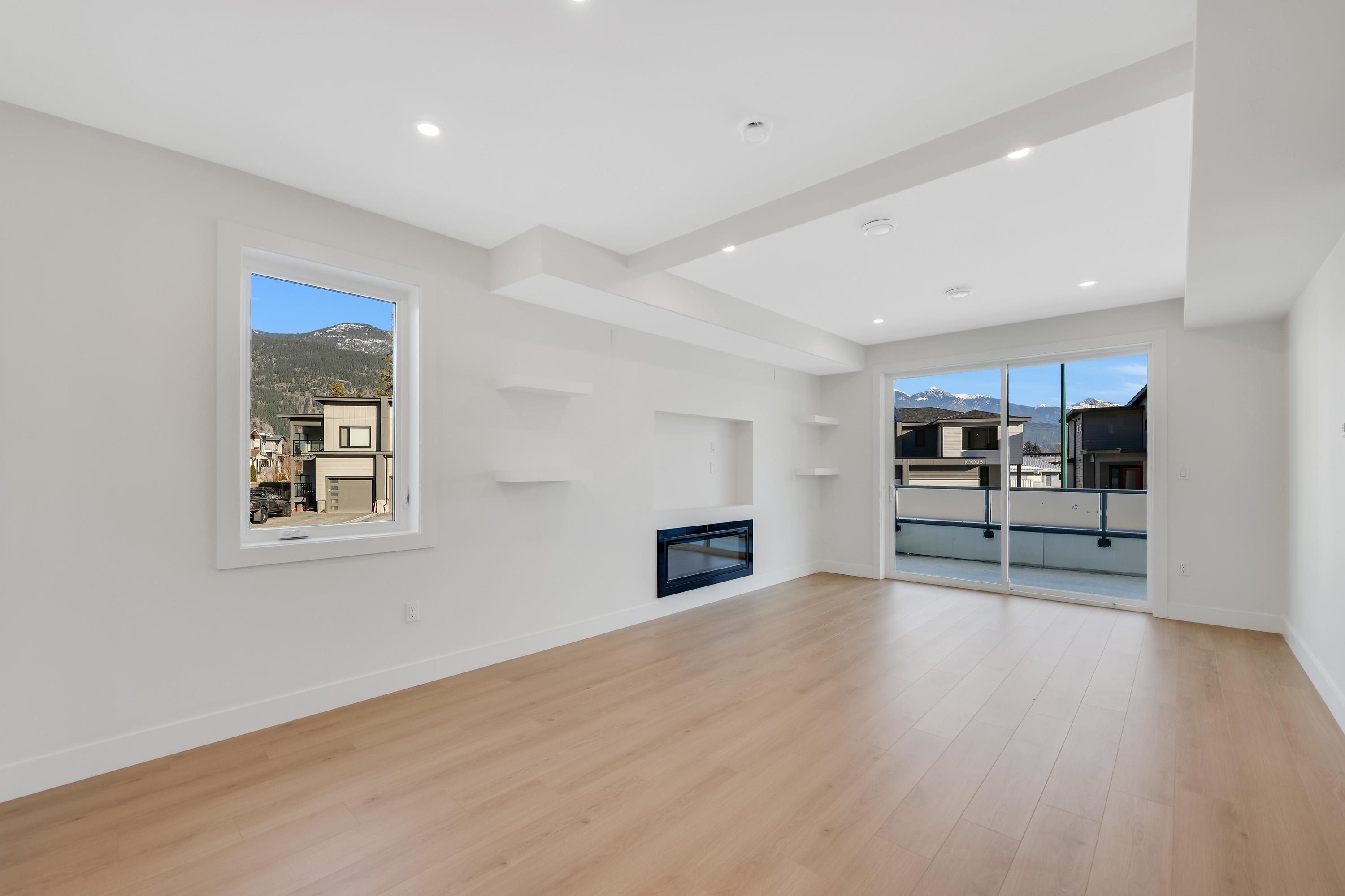 1002 PHARE CRESCENT