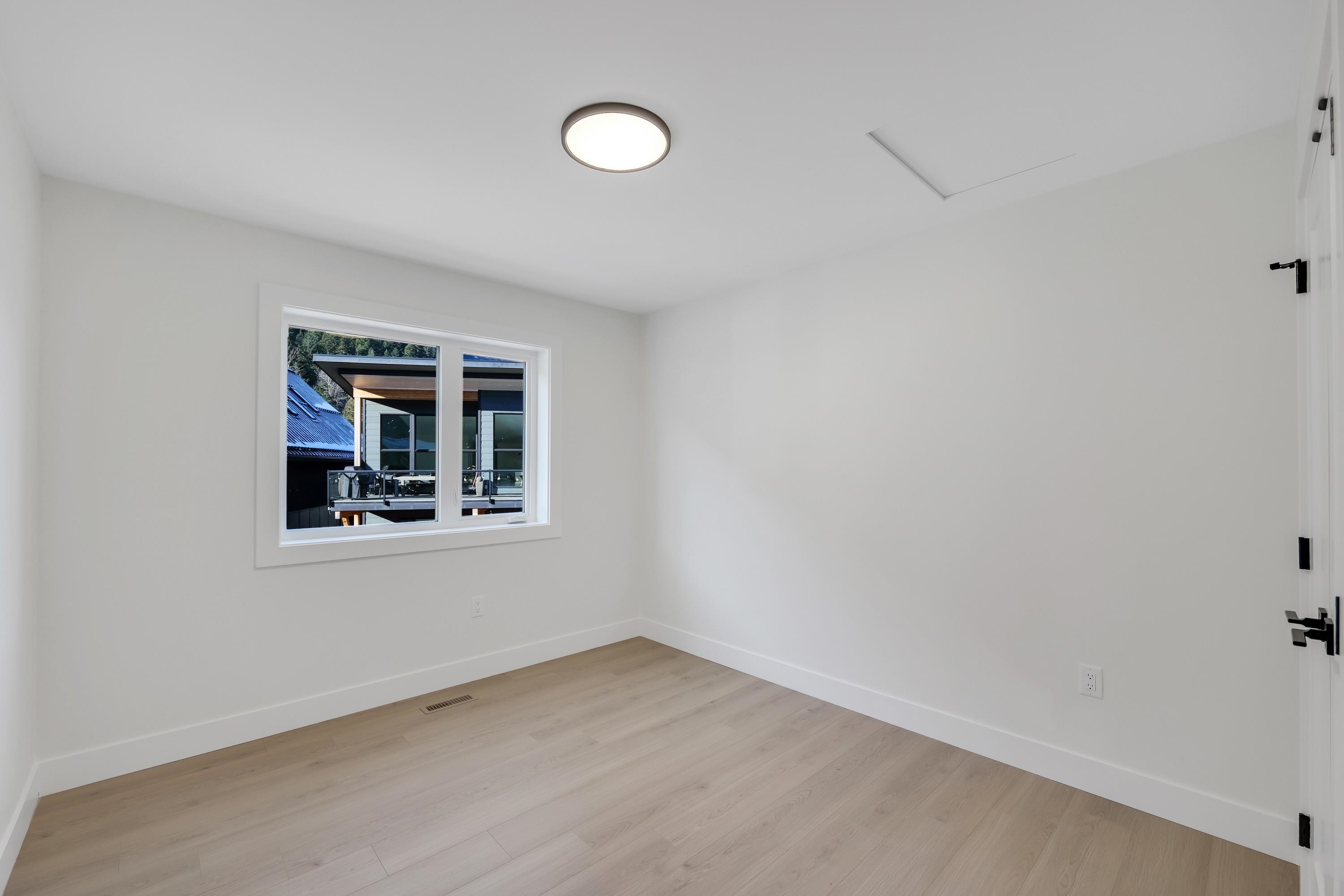 1002 PHARE CRESCENT