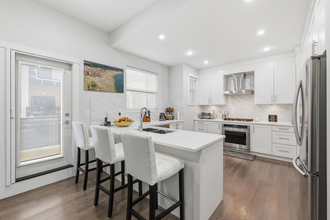 8 2687 158 STREET Unit: 8