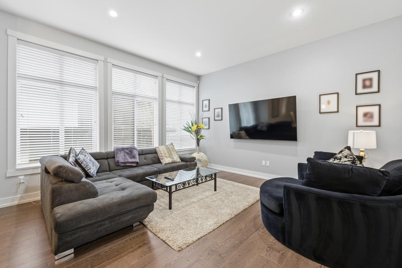 8 2687 158 STREET Unit: 8