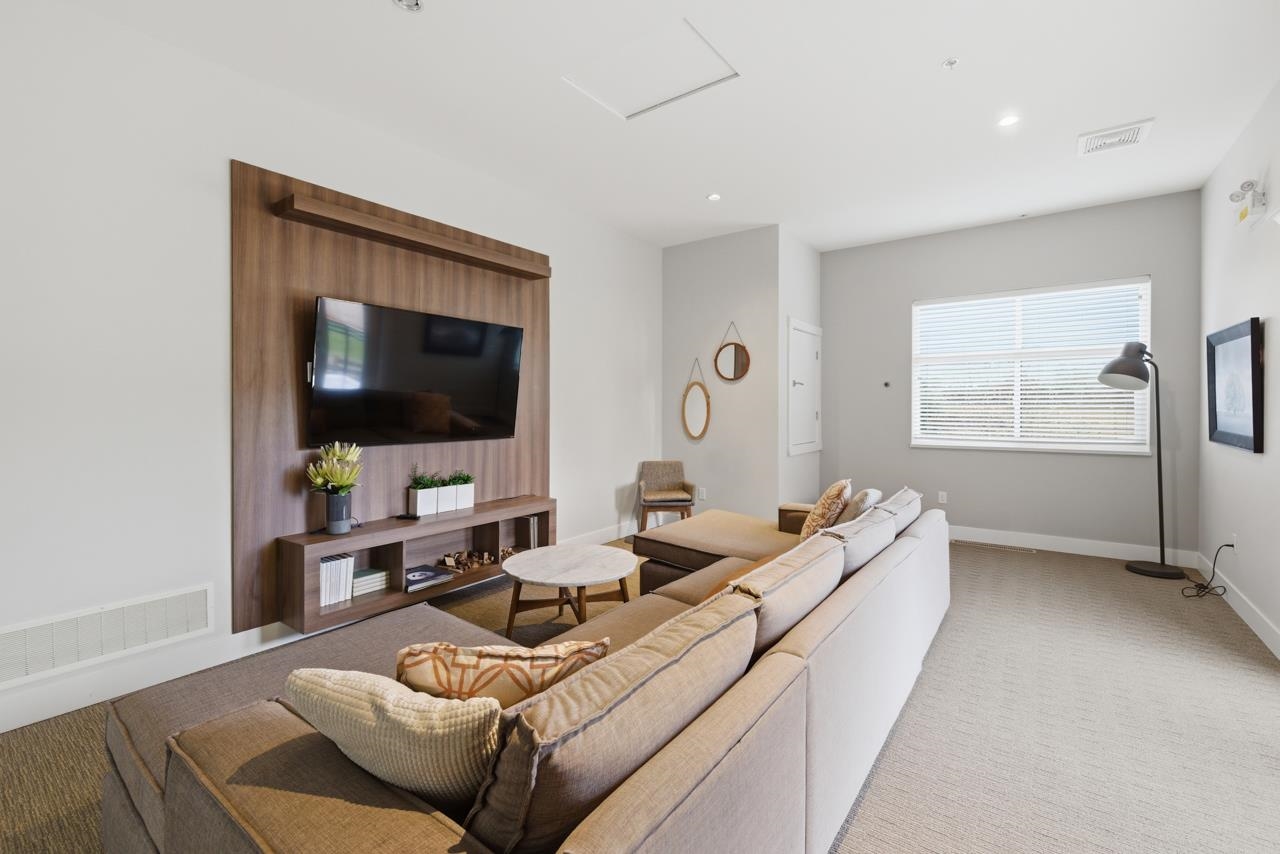 8 2687 158 STREET Unit: 8