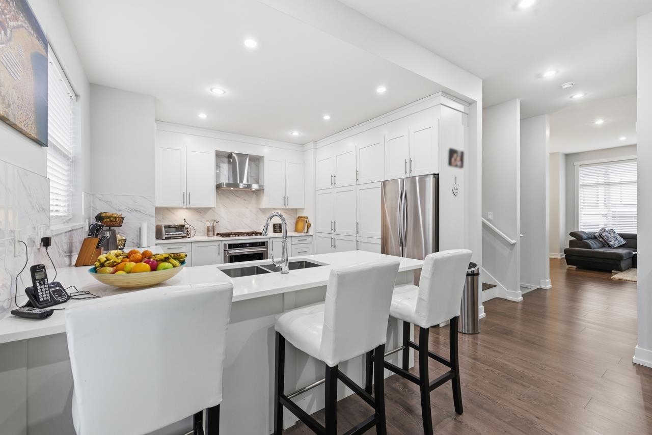 8 2687 158 STREET Unit: 8