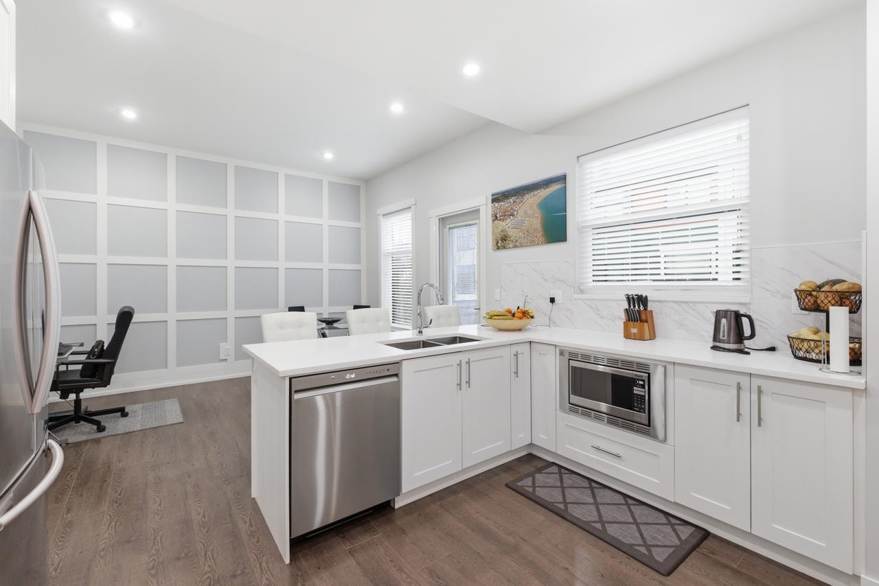 8 2687 158 STREET Unit: 8