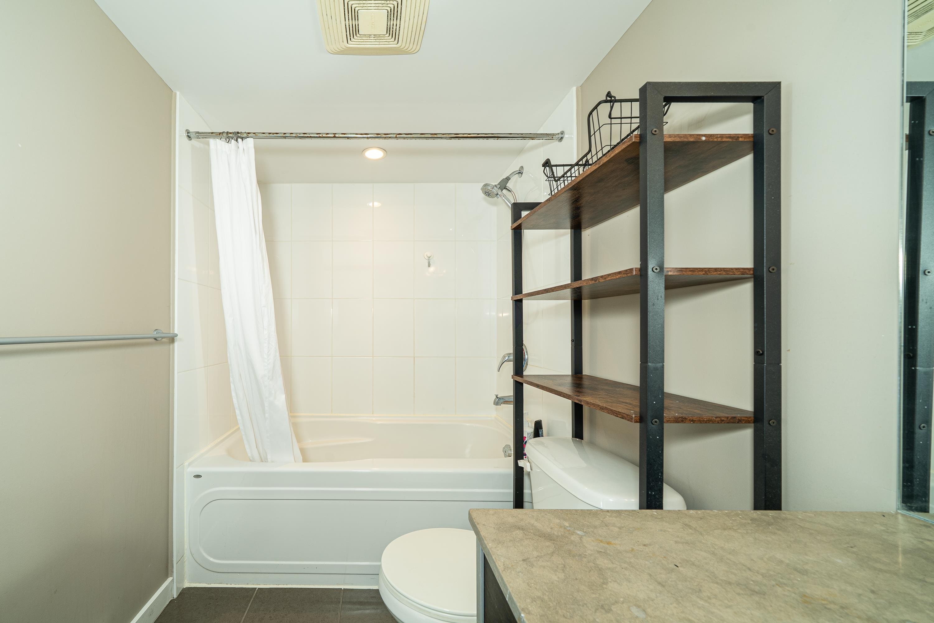 3607 9981 WHALLEY BOULEVARD Unit: 3607