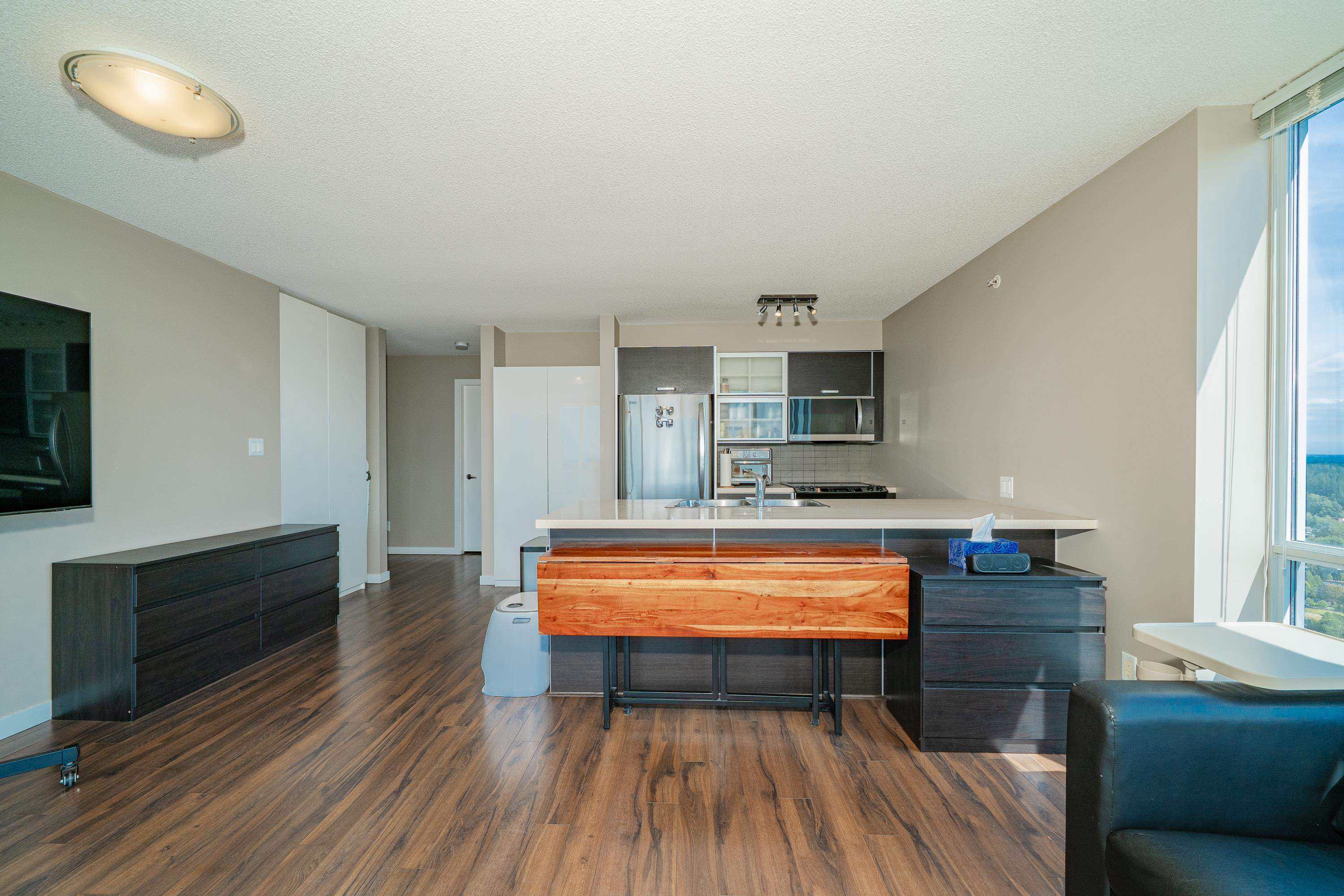 3607 9981 WHALLEY BOULEVARD Unit: 3607