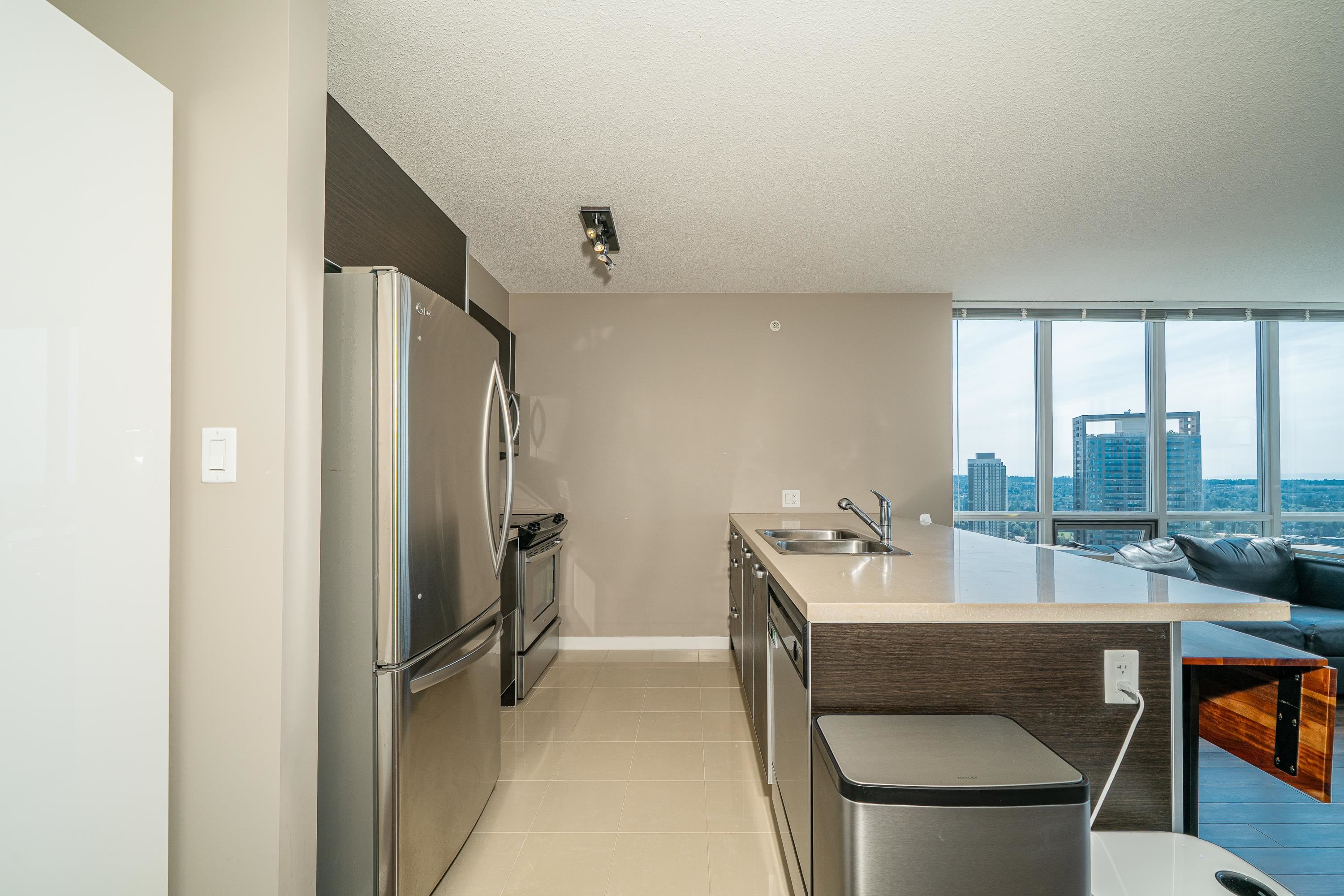 3607 9981 WHALLEY BOULEVARD Unit: 3607