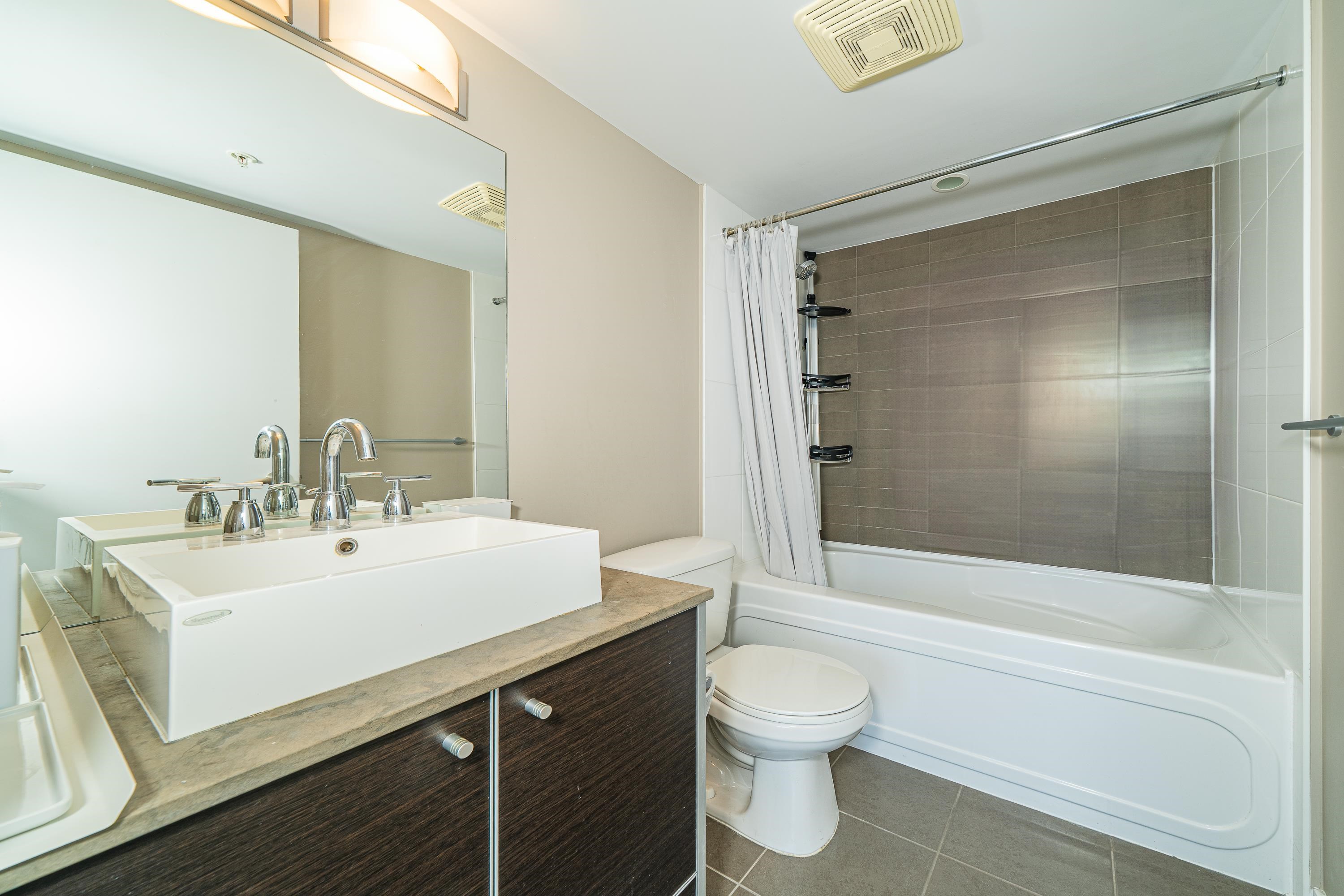 3607 9981 WHALLEY BOULEVARD Unit: 3607