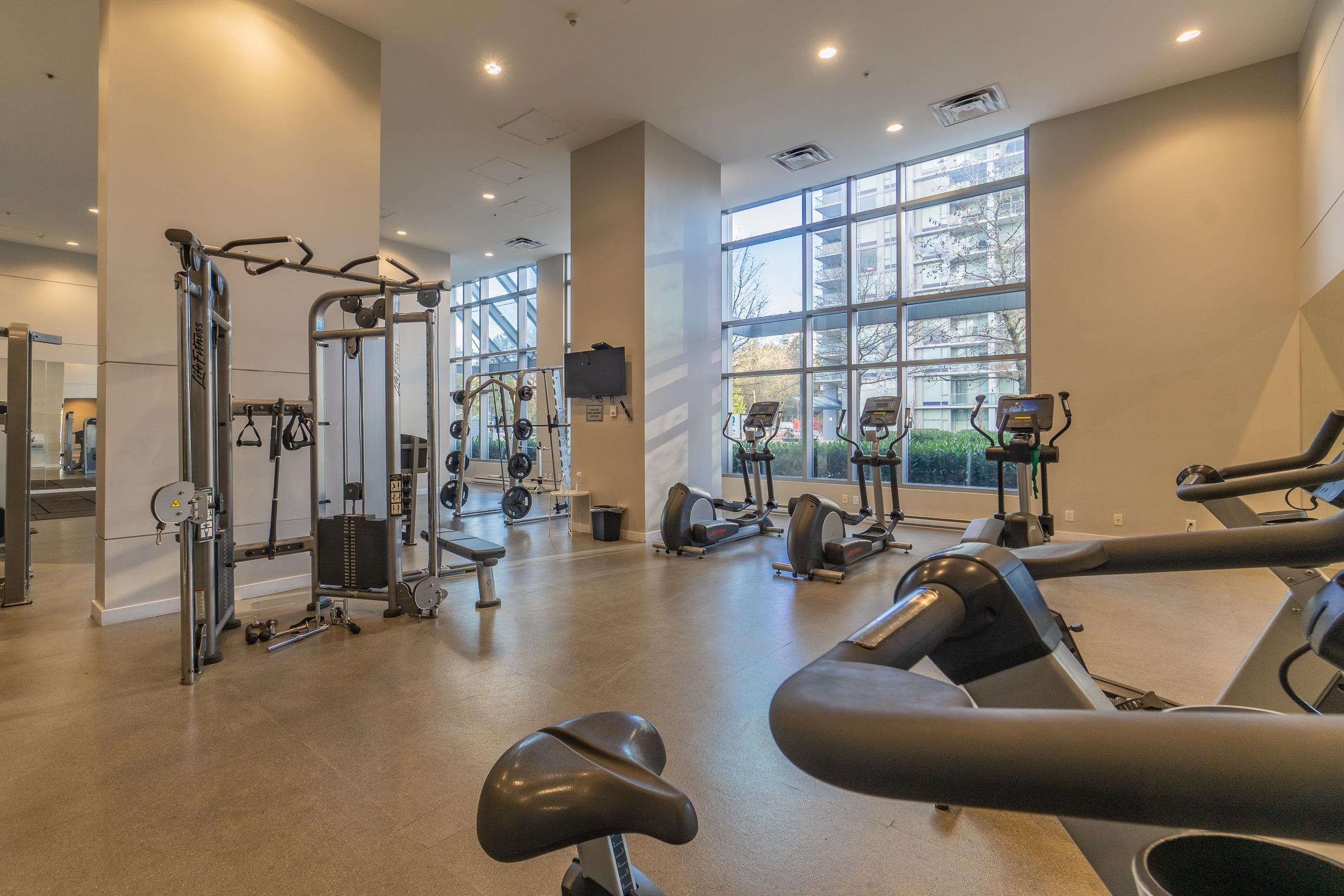 3607 9981 WHALLEY BOULEVARD Unit: 3607