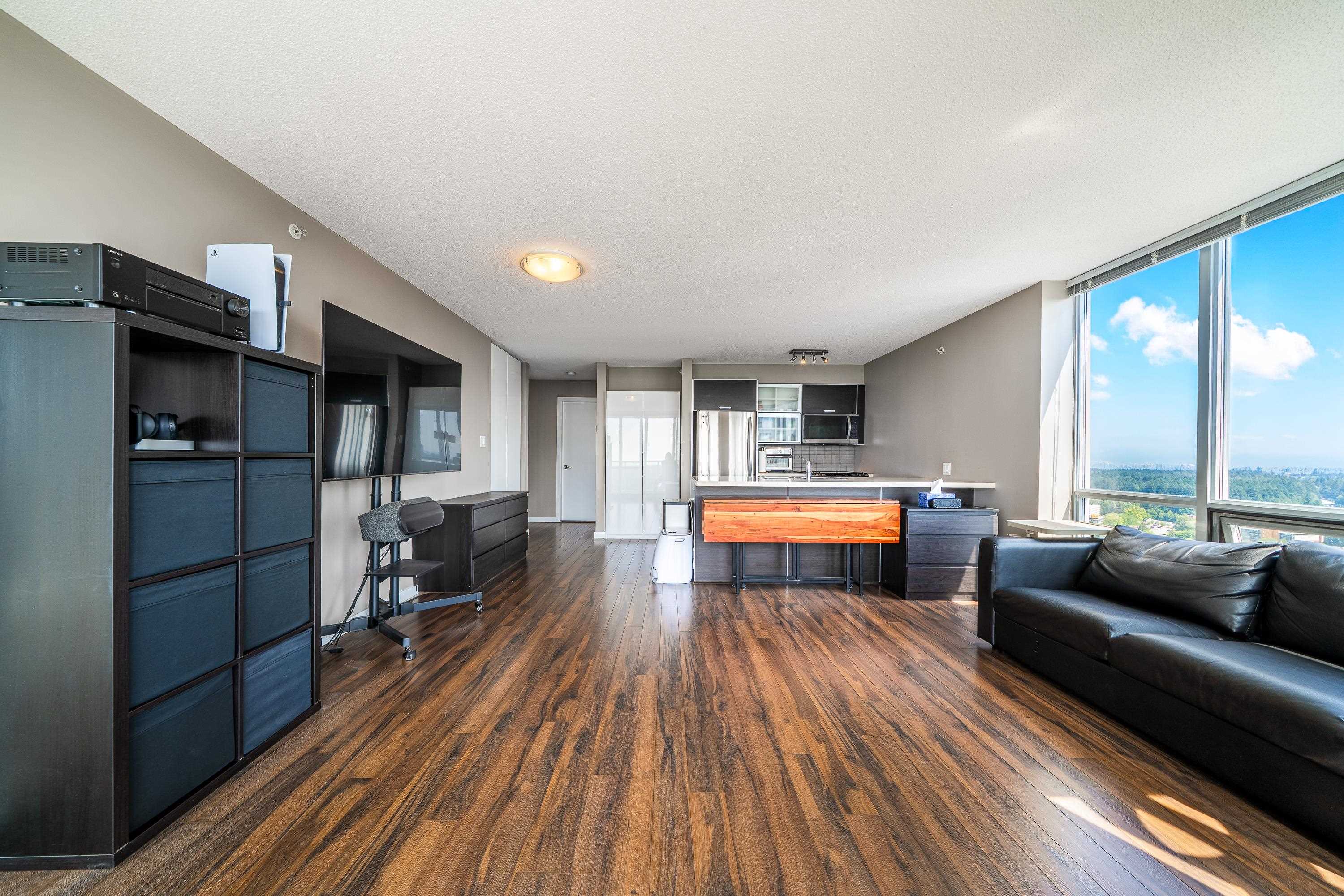 3607 9981 WHALLEY BOULEVARD Unit: 3607