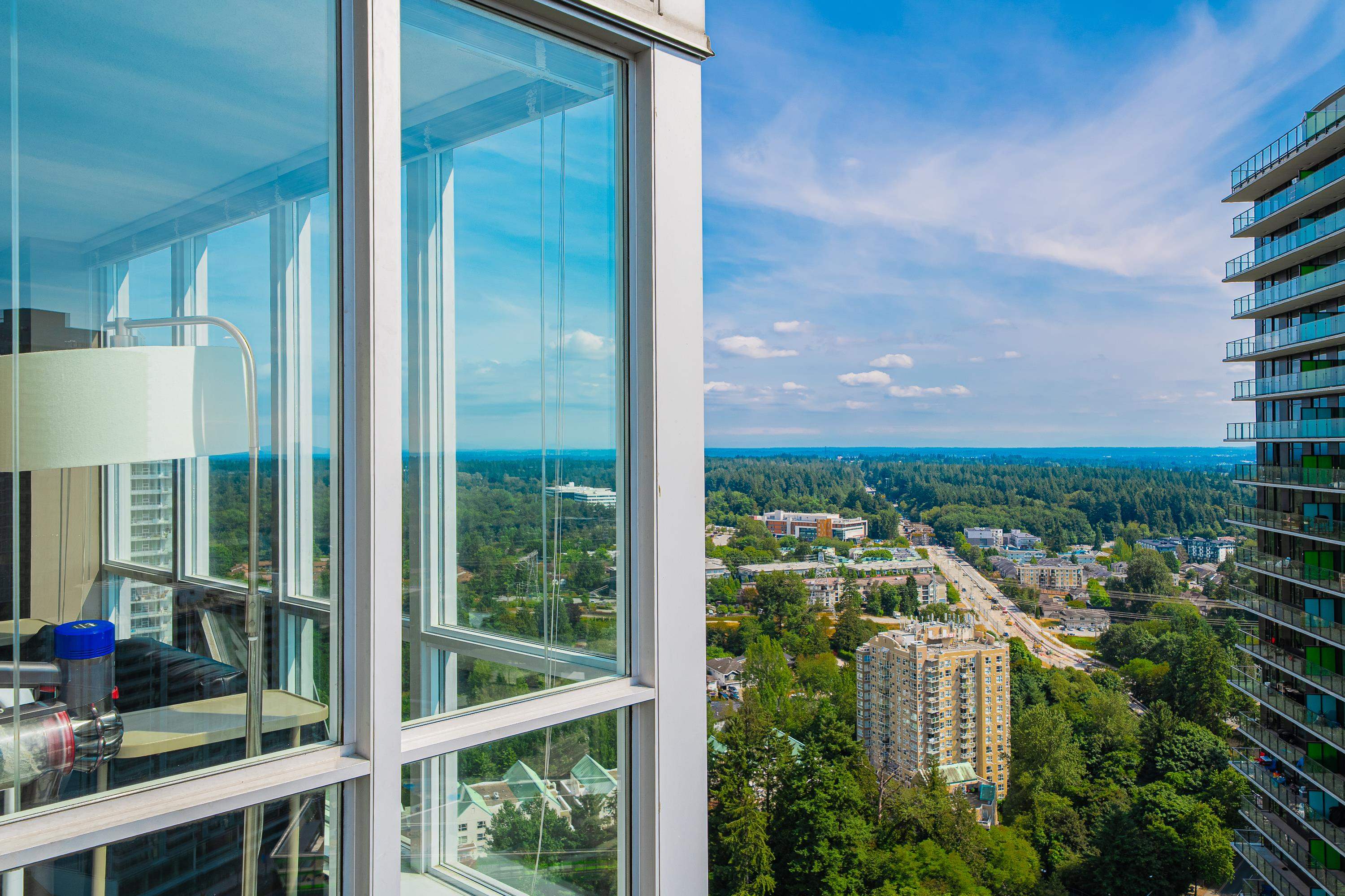 3607 9981 WHALLEY BOULEVARD Unit: 3607