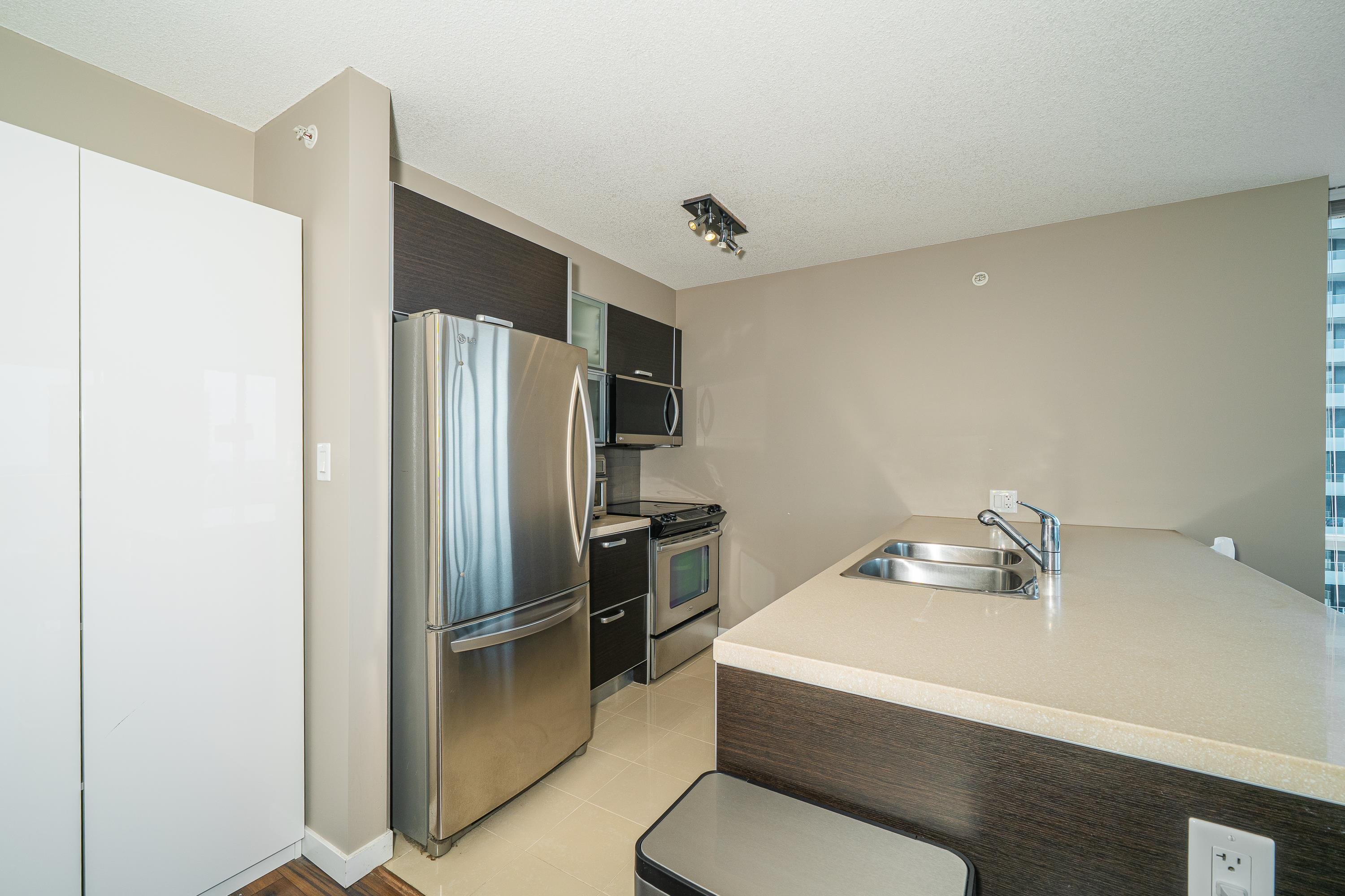 3607 9981 WHALLEY BOULEVARD Unit: 3607