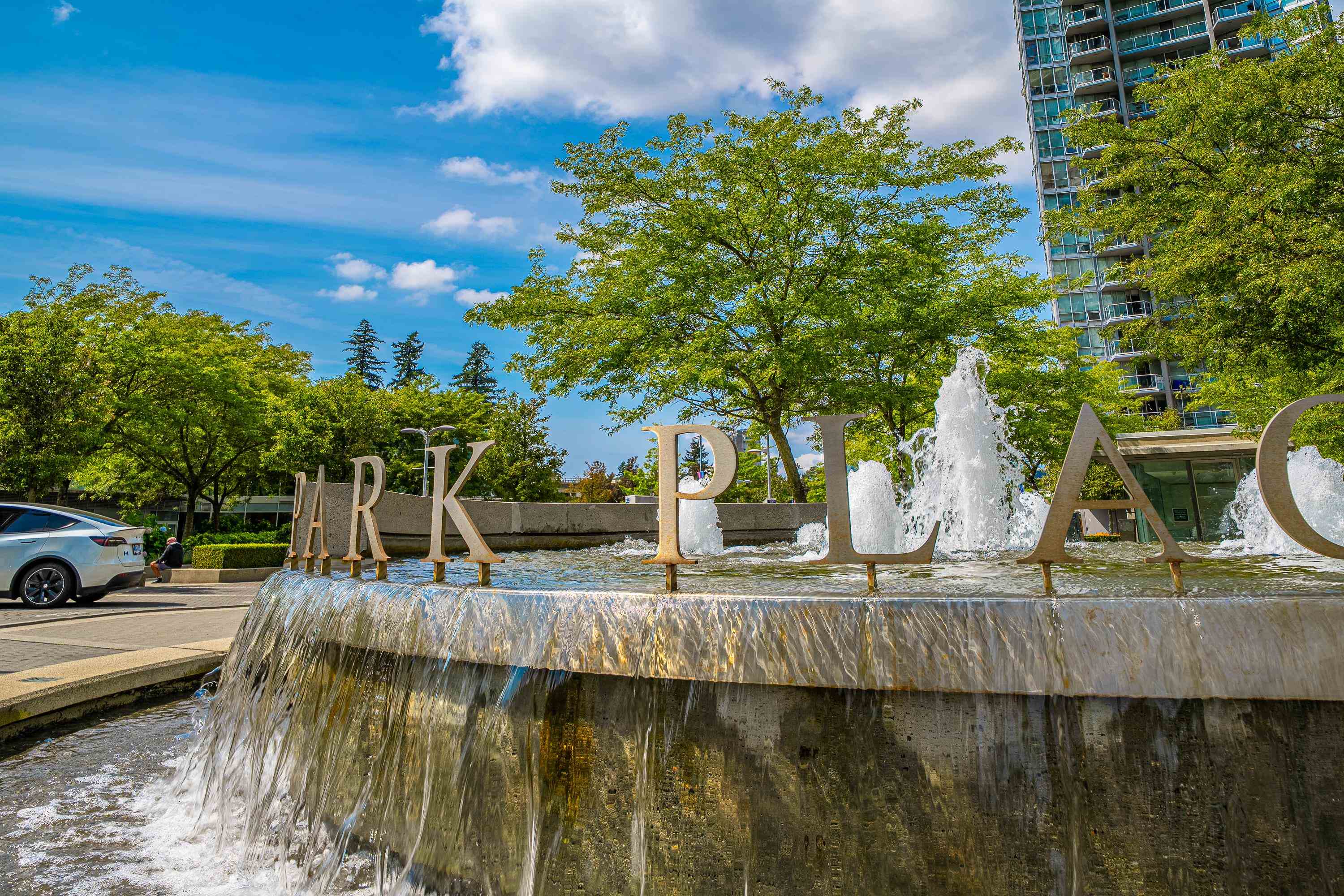 3607 9981 WHALLEY BOULEVARD Unit: 3607