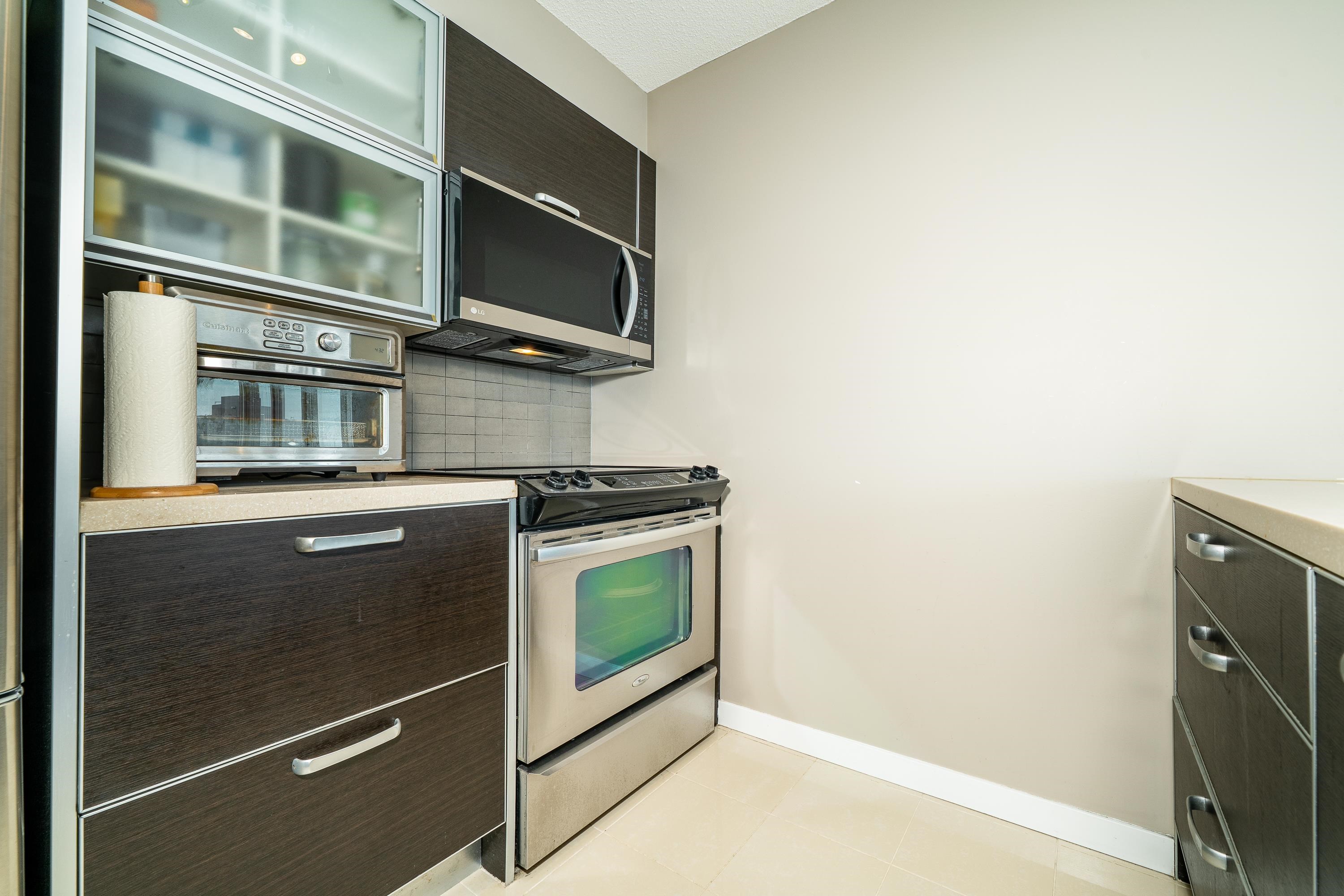3607 9981 WHALLEY BOULEVARD Unit: 3607