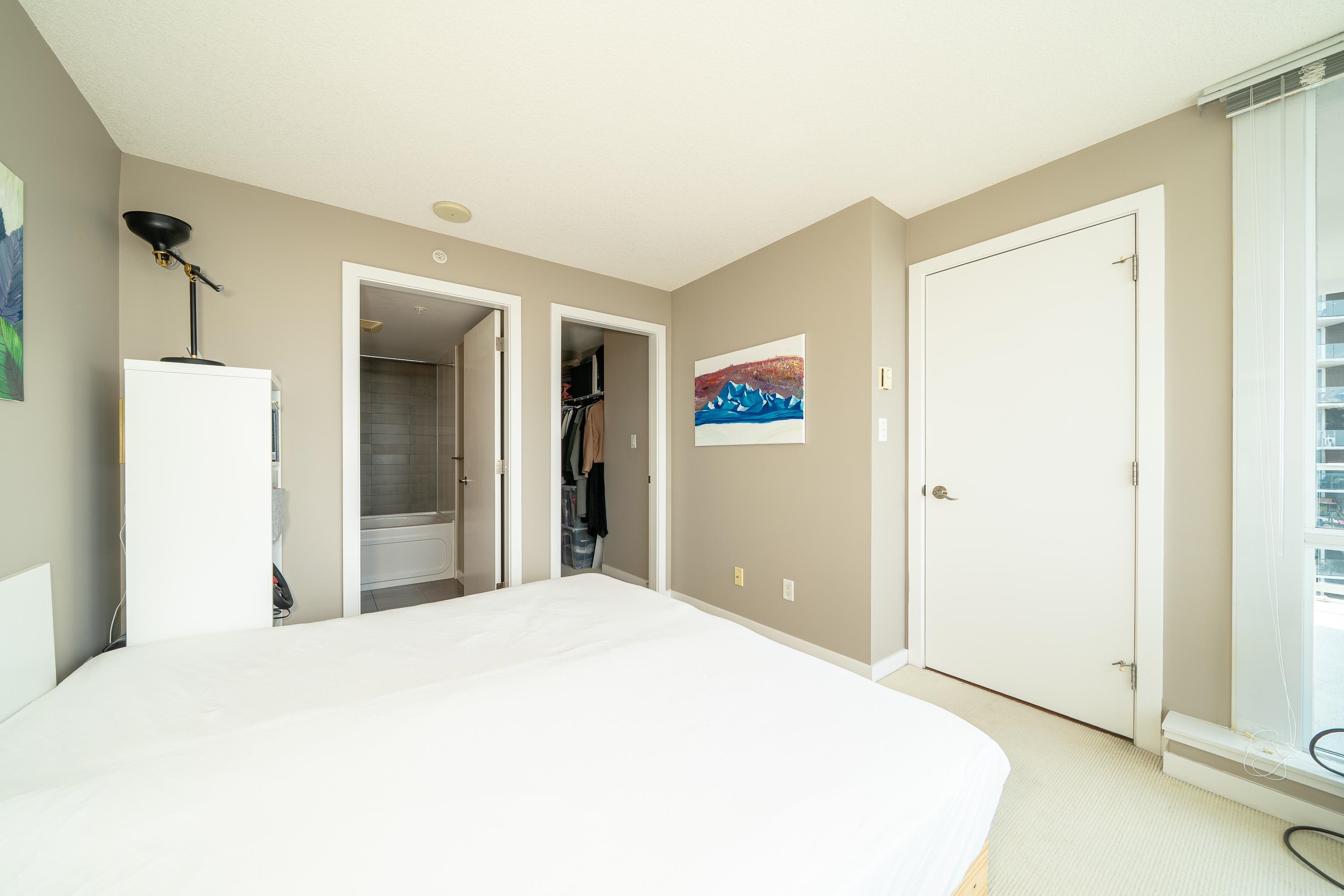 3607 9981 WHALLEY BOULEVARD Unit: 3607