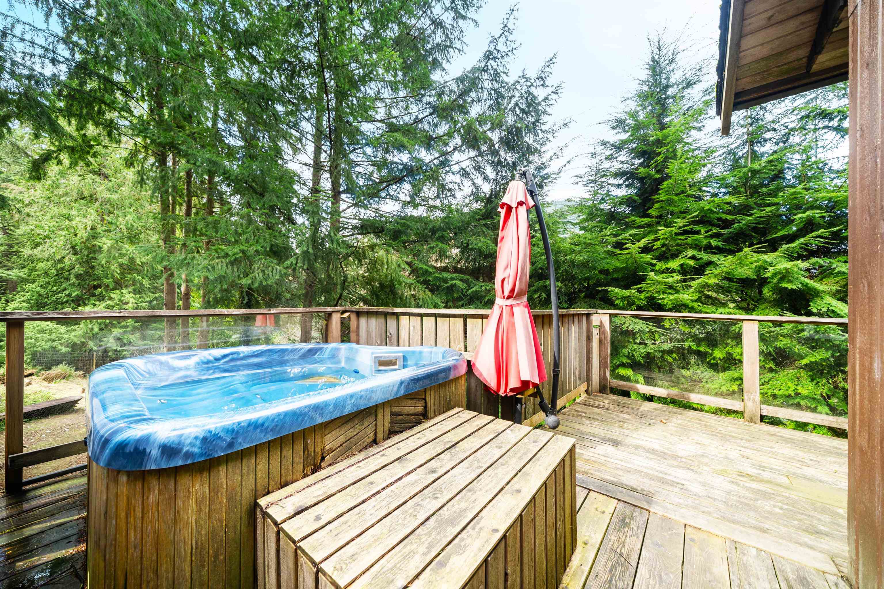 576 COWAN ROAD