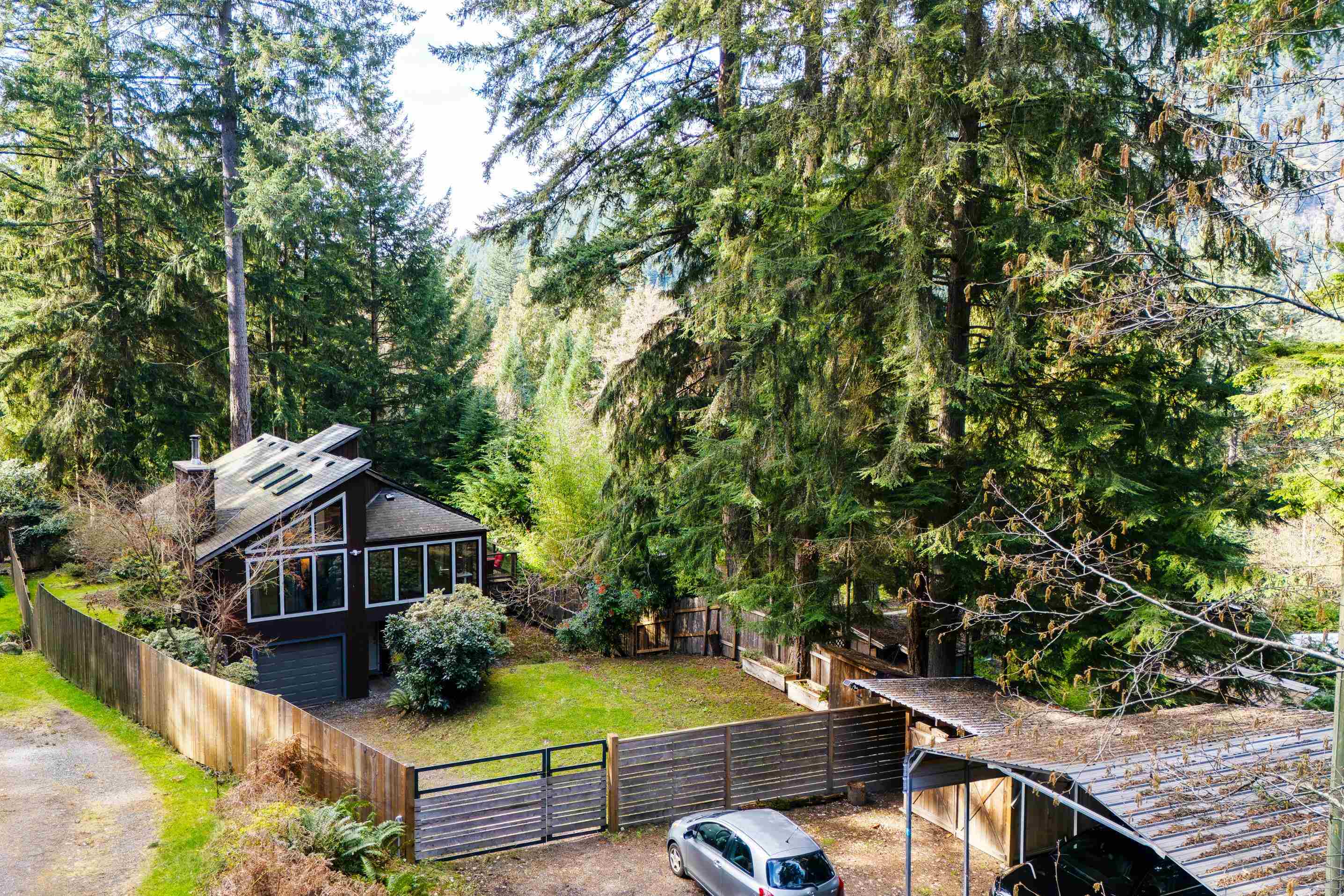 576 COWAN ROAD