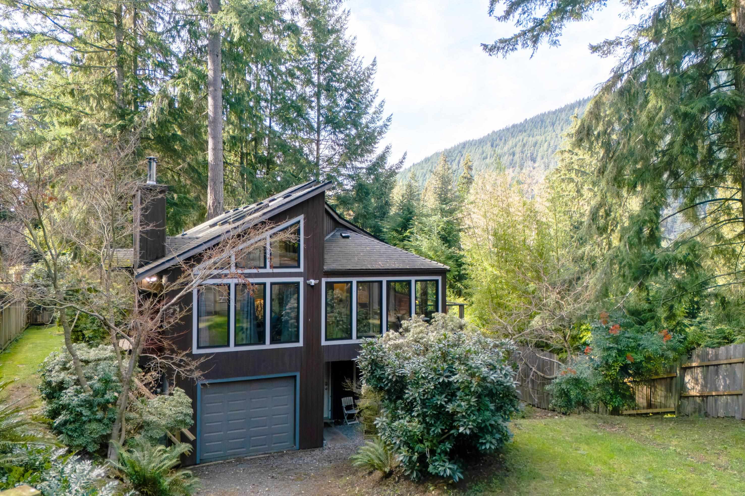 576 COWAN ROAD