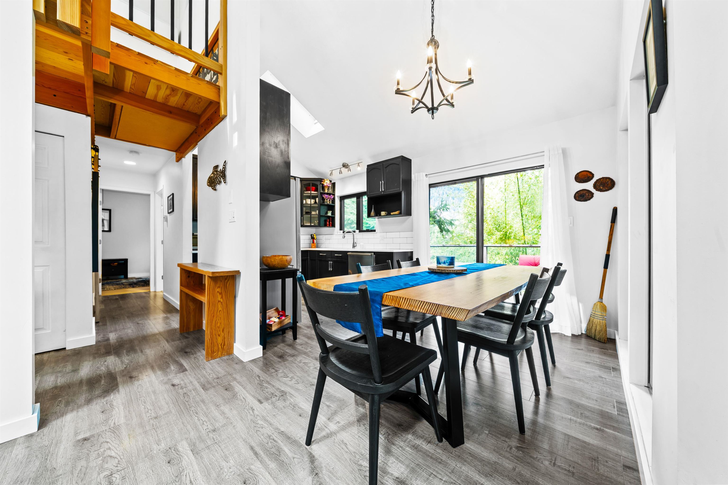 576 COWAN ROAD