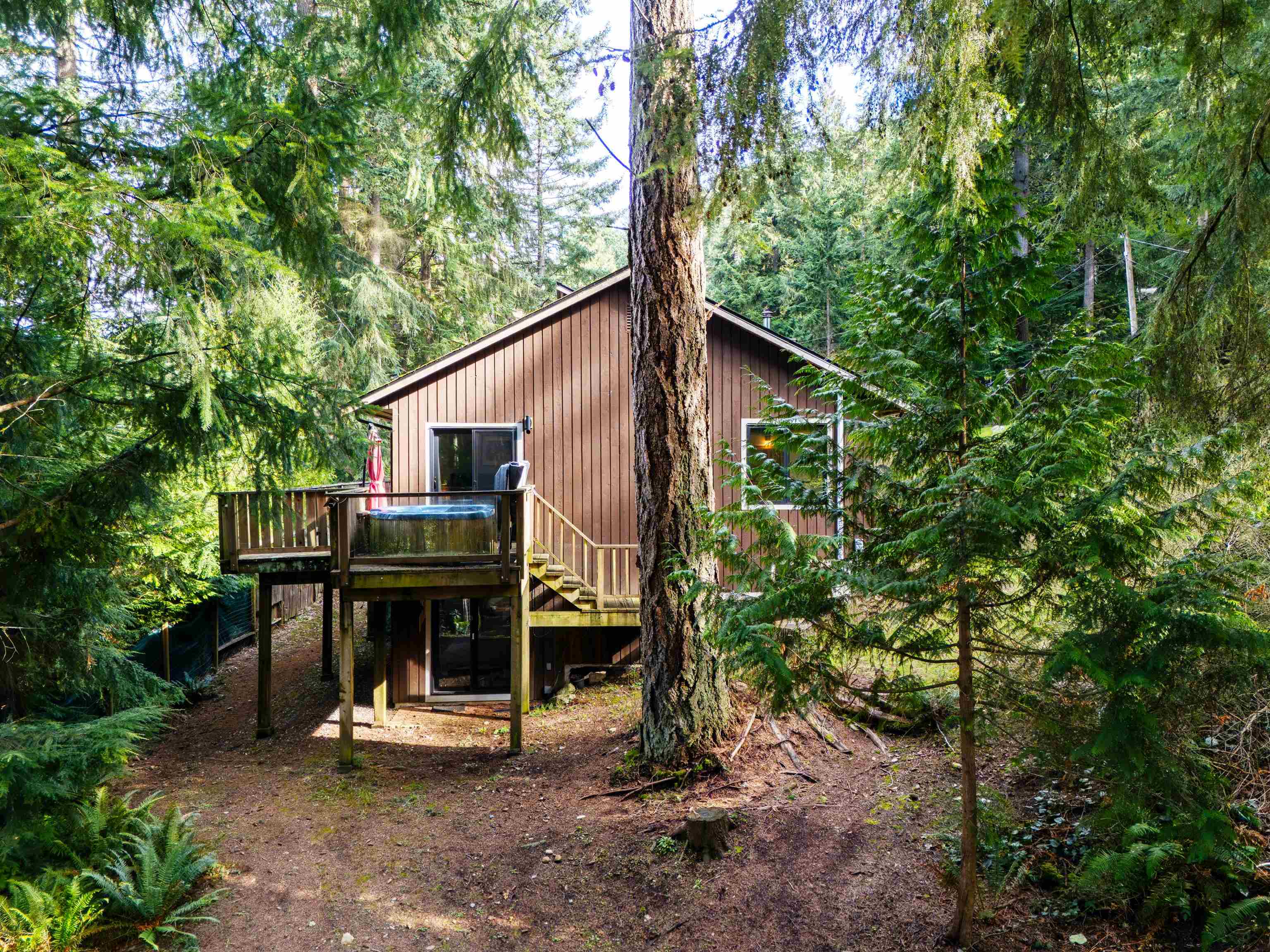 576 COWAN ROAD