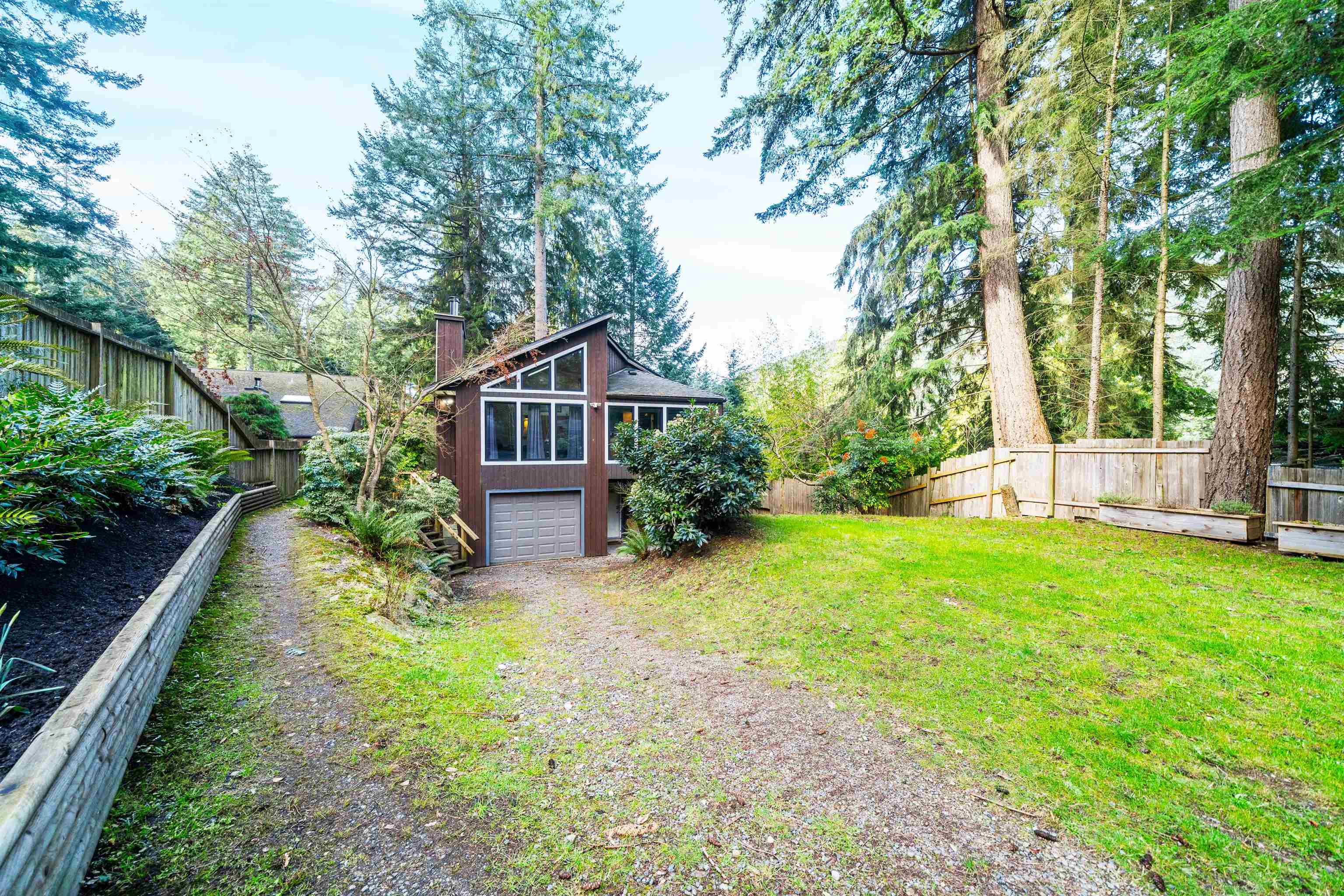 576 COWAN ROAD