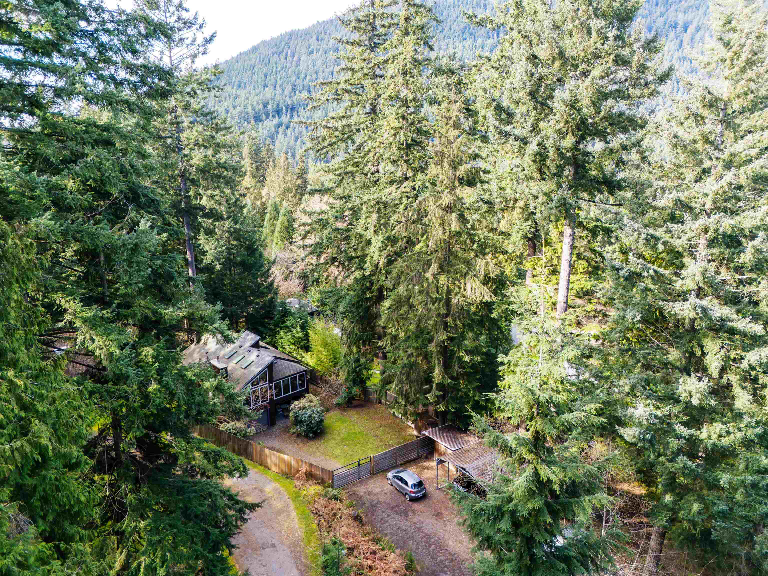 576 COWAN ROAD
