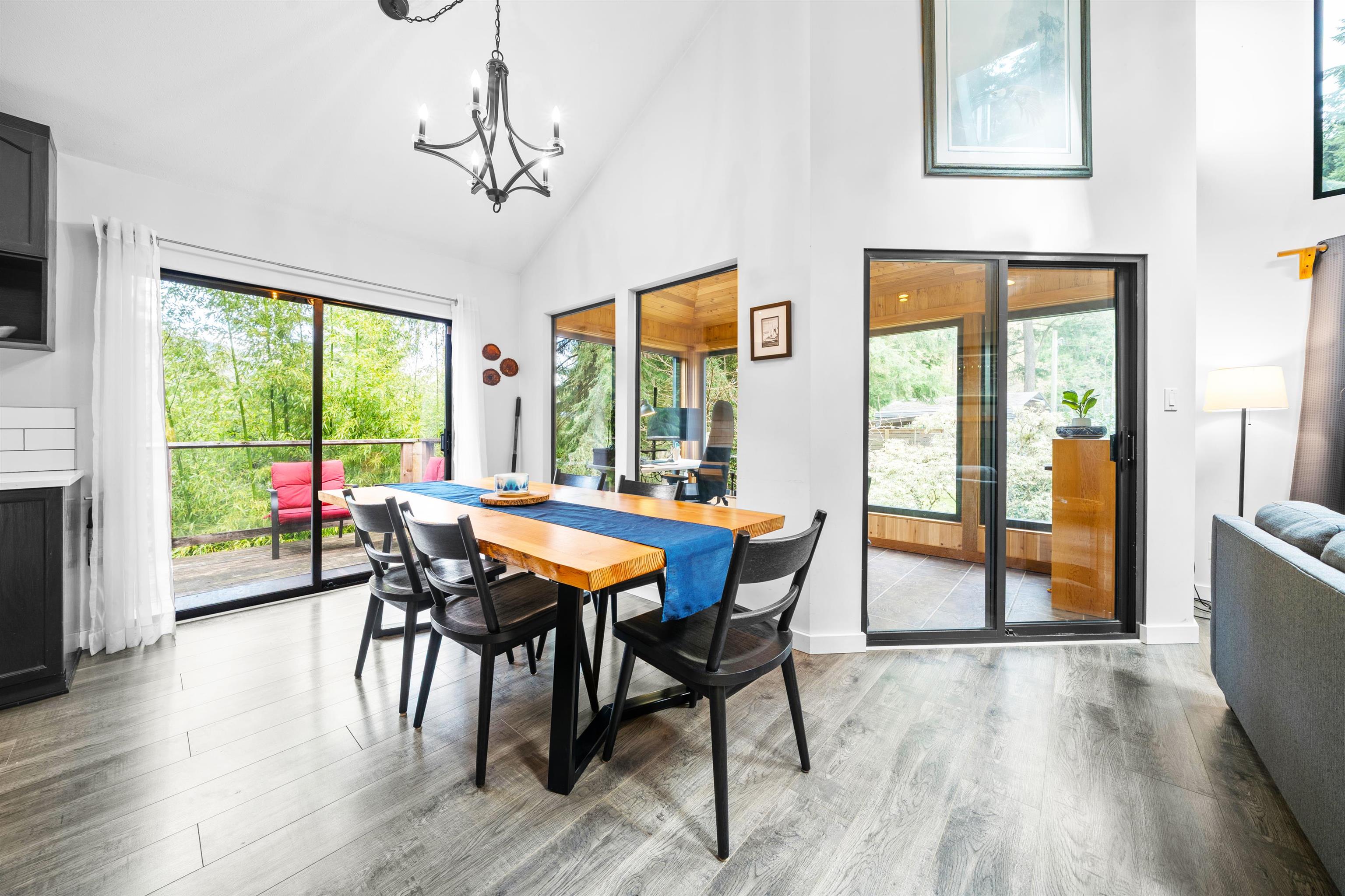 576 COWAN ROAD