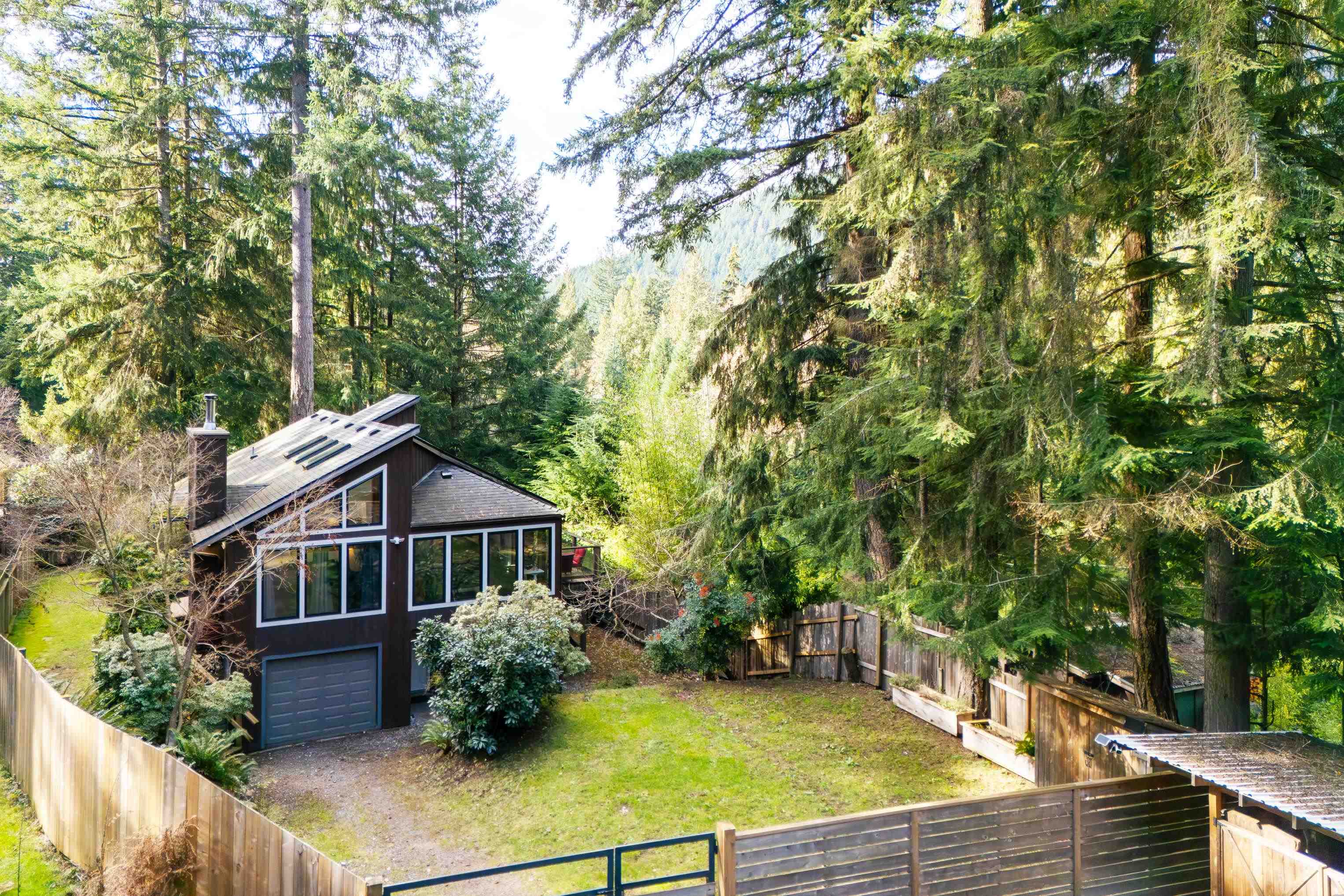 576 COWAN ROAD