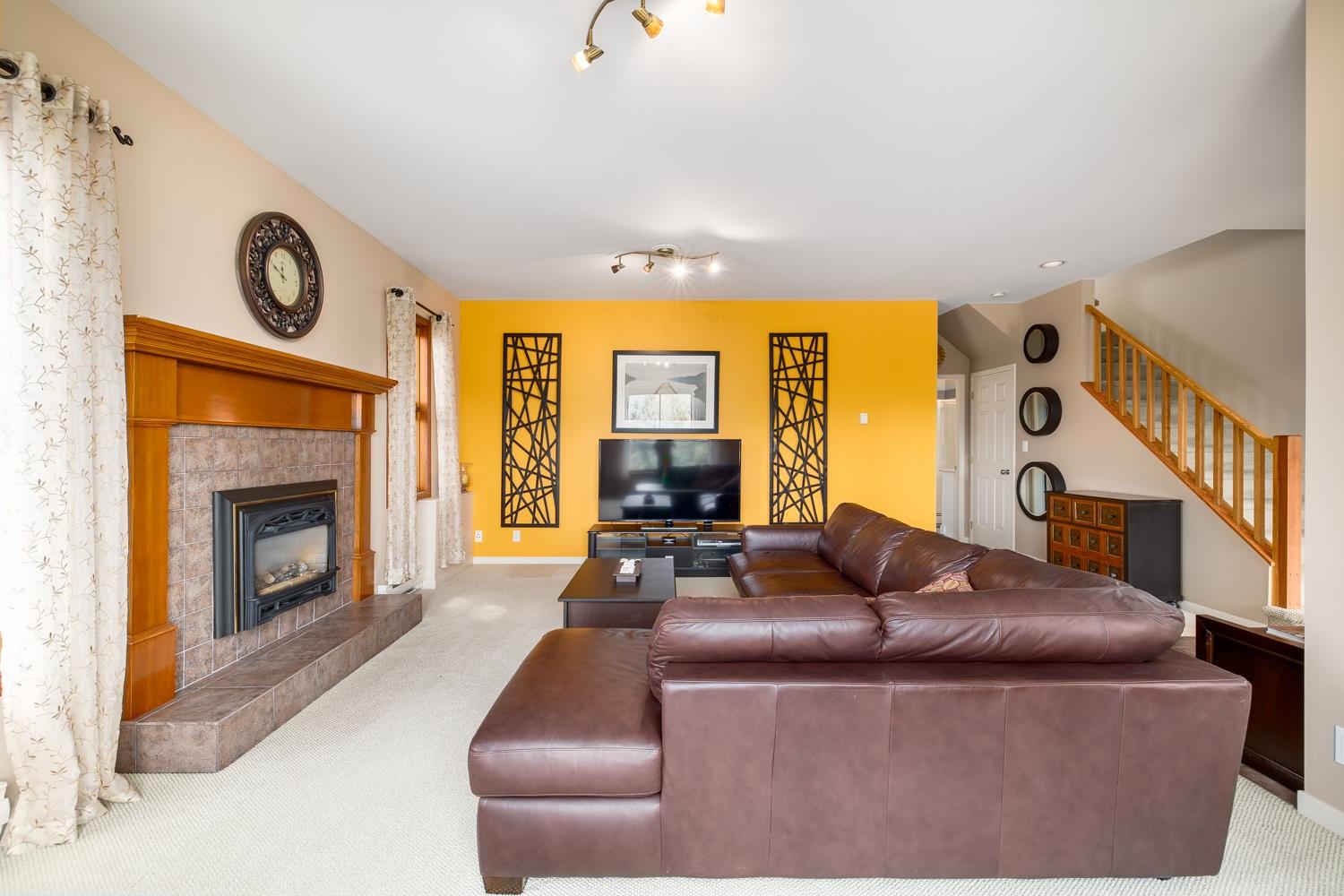 571 ROOCROFT LANE