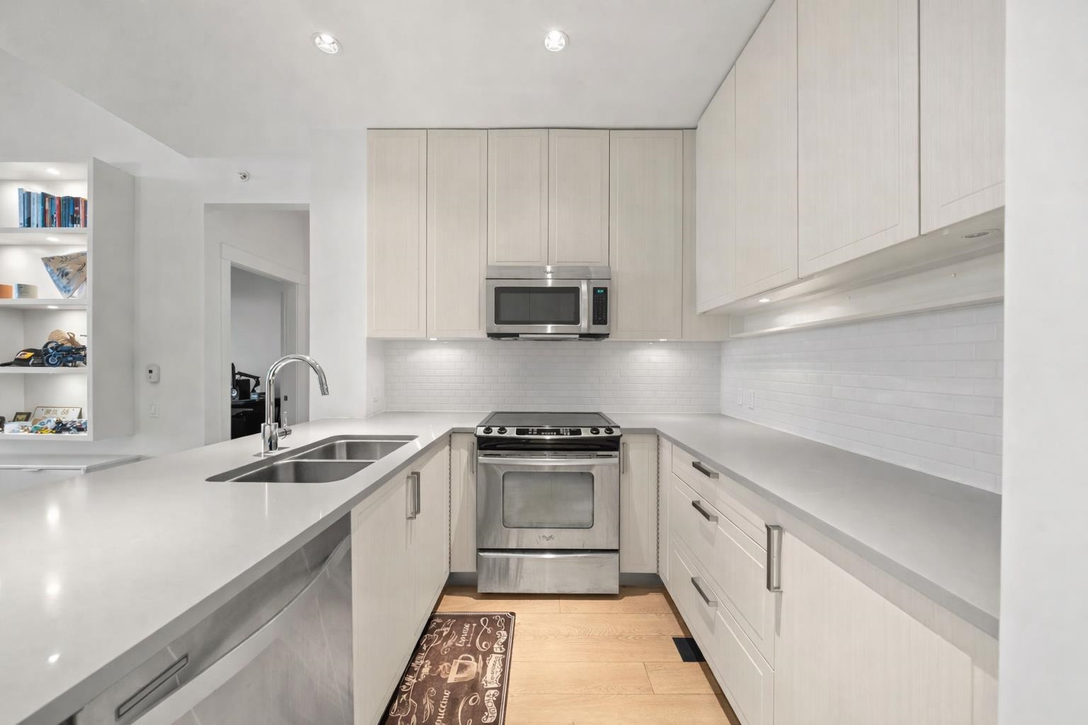 416 550 SEABORNE PLACE Unit: 416