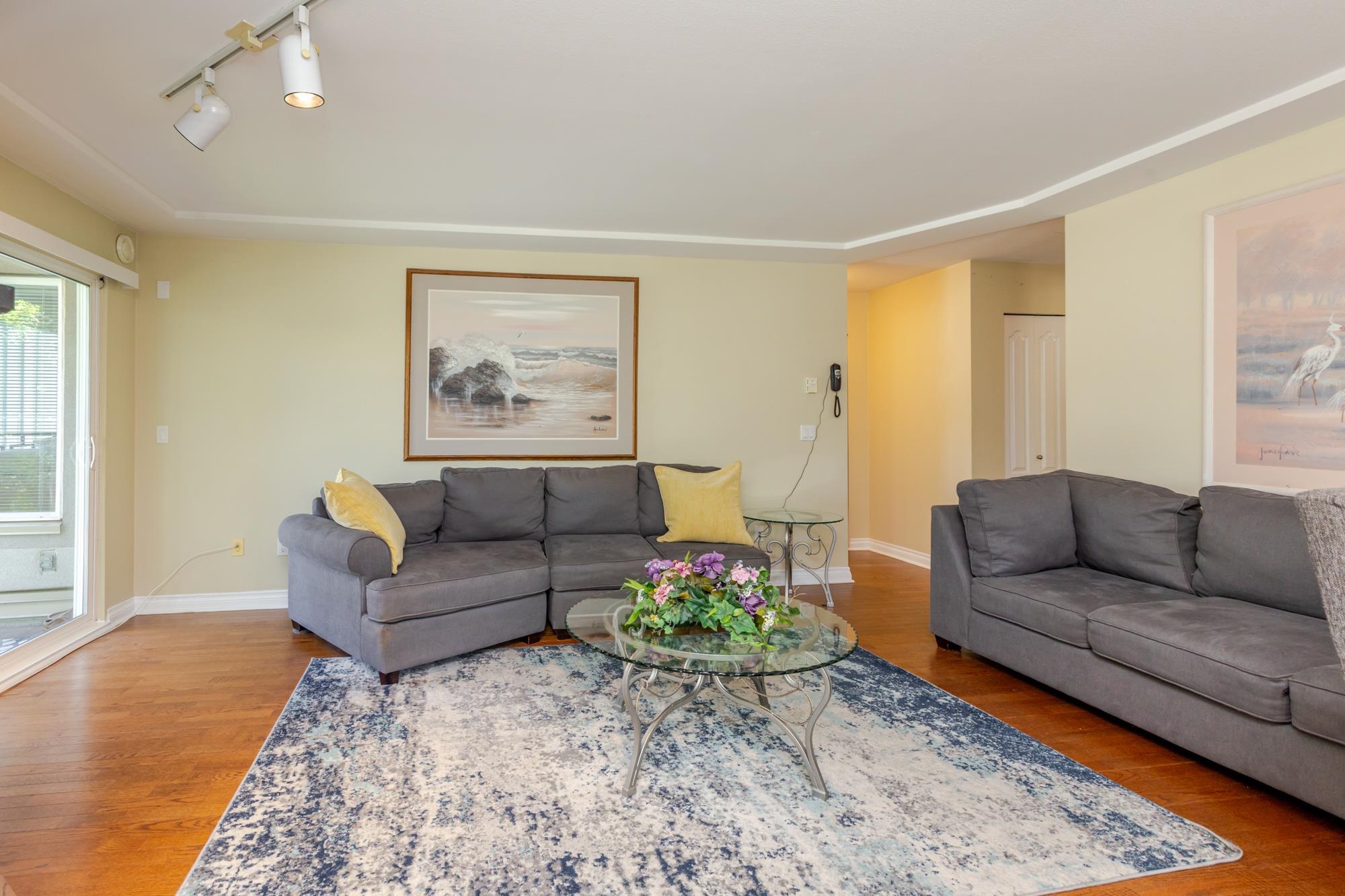 202 20433 53 AVENUE Unit: 202