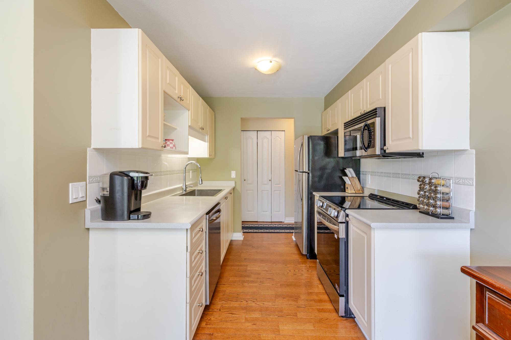 202 20433 53 AVENUE Unit: 202