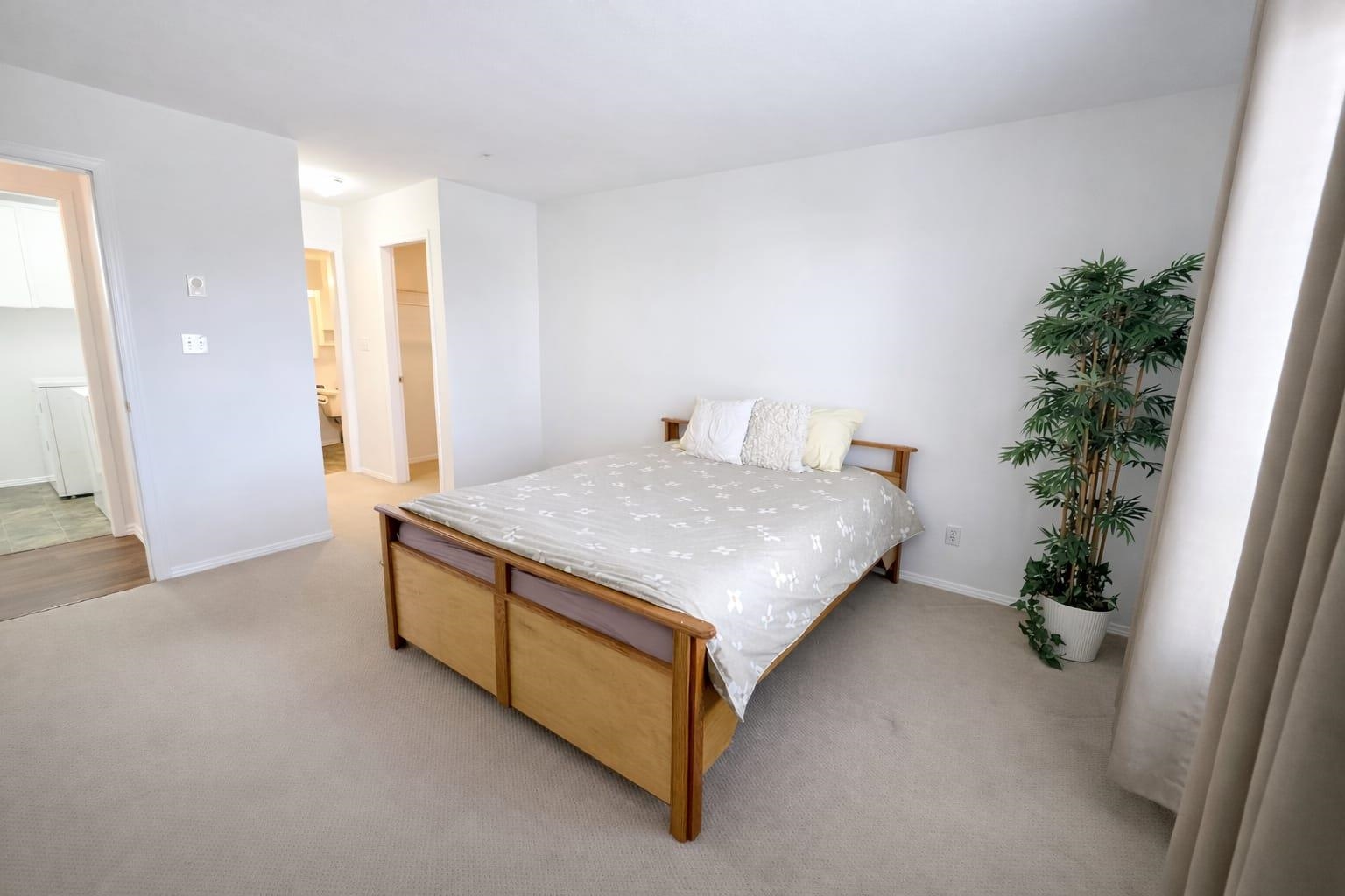 207 5450 208TH STREET Unit: 207