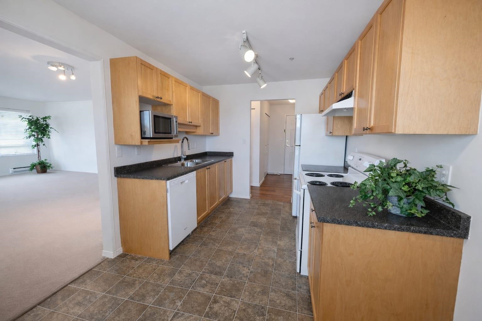 207 5450 208TH STREET Unit: 207