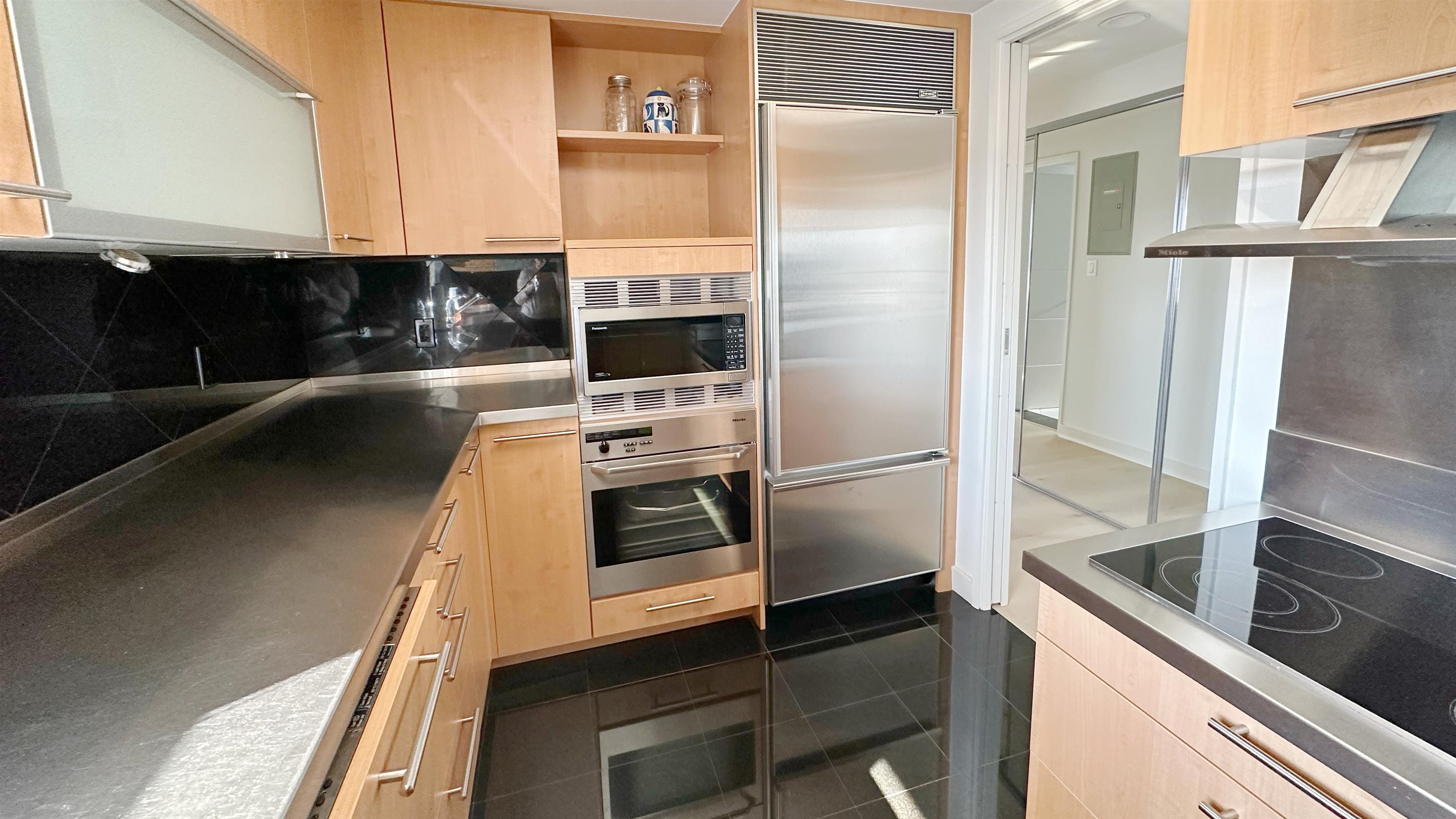 10 2575 TOLMIE STREET Unit: 10