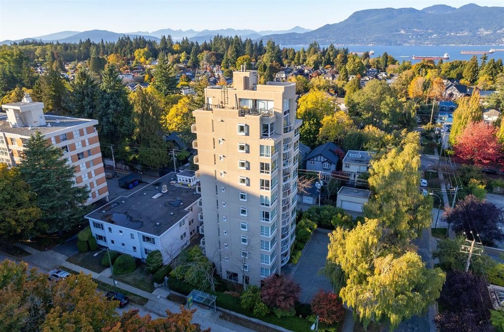 10 2575 TOLMIE STREET Unit: 10