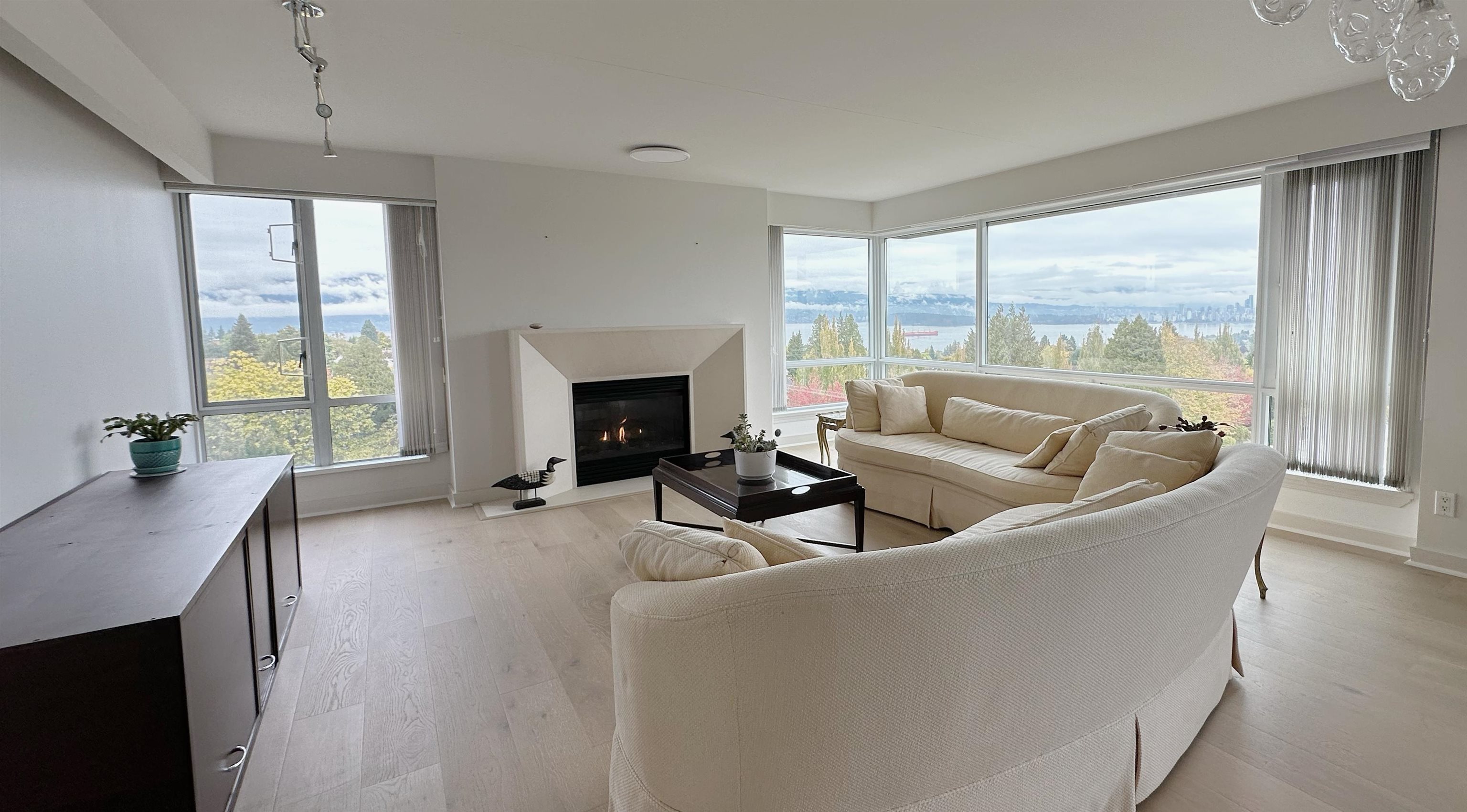 10 2575 TOLMIE STREET Unit: 10