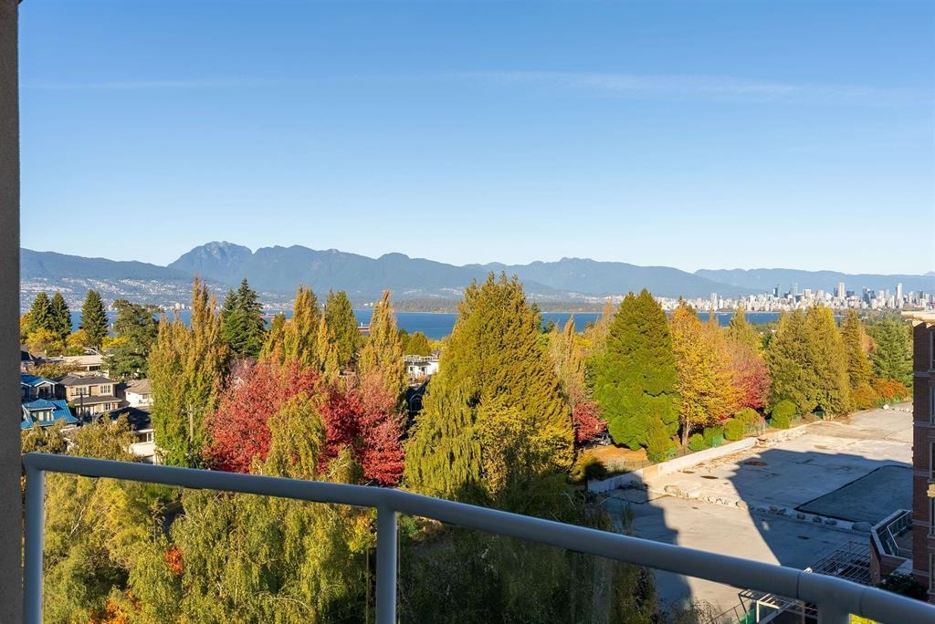 10 2575 TOLMIE STREET Unit: 10