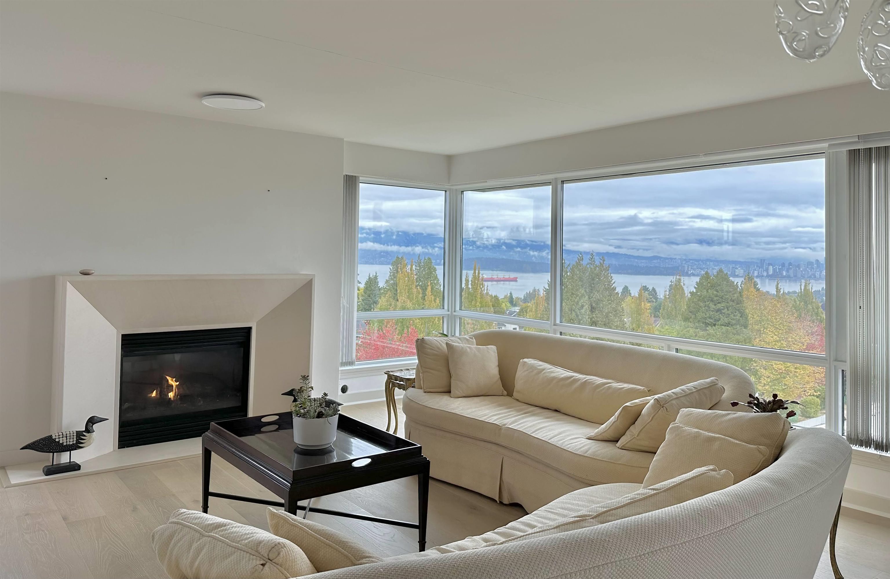 10 2575 TOLMIE STREET Unit: 10